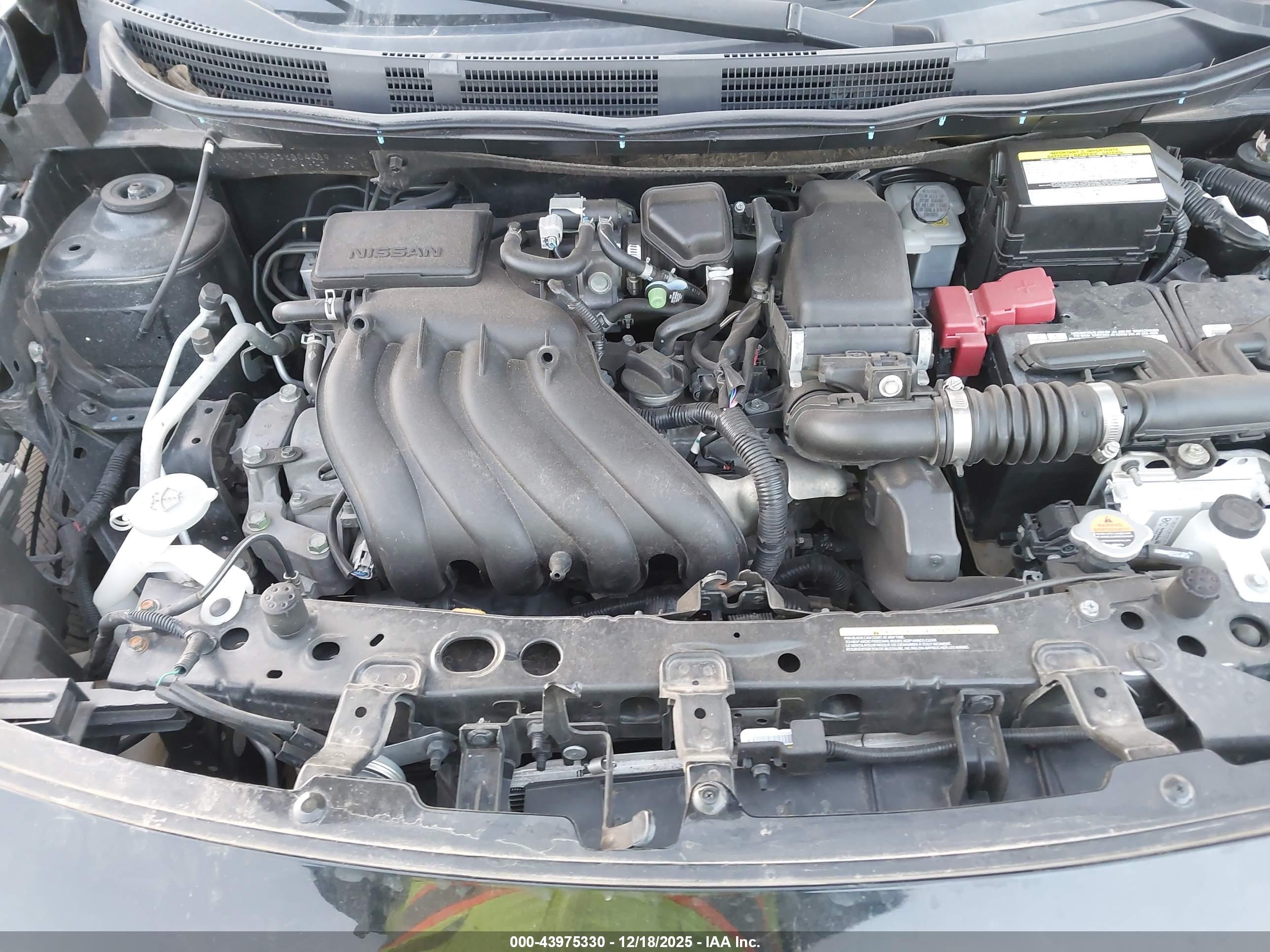 NISSAN VERSA image 10