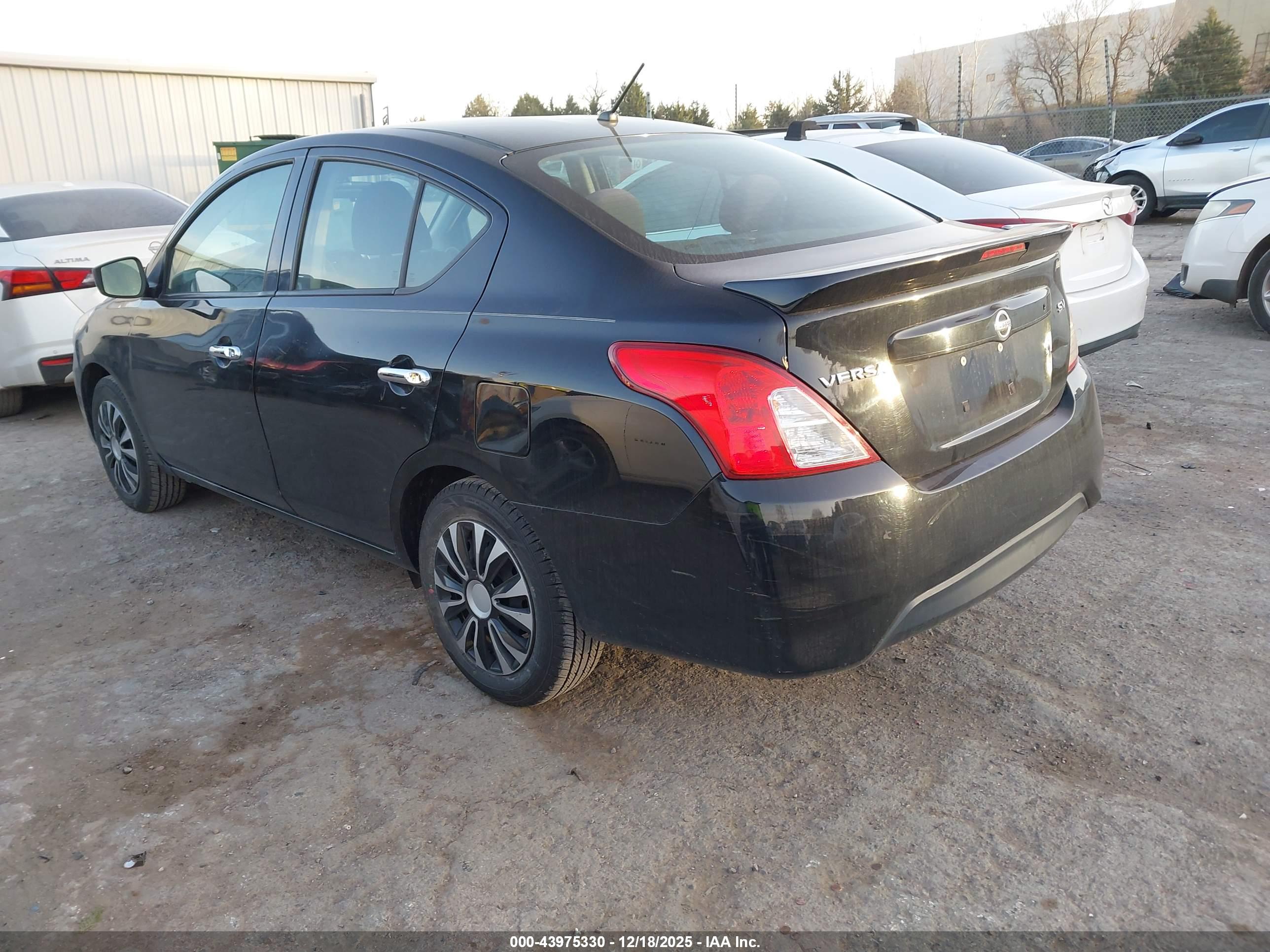 NISSAN VERSA image 3