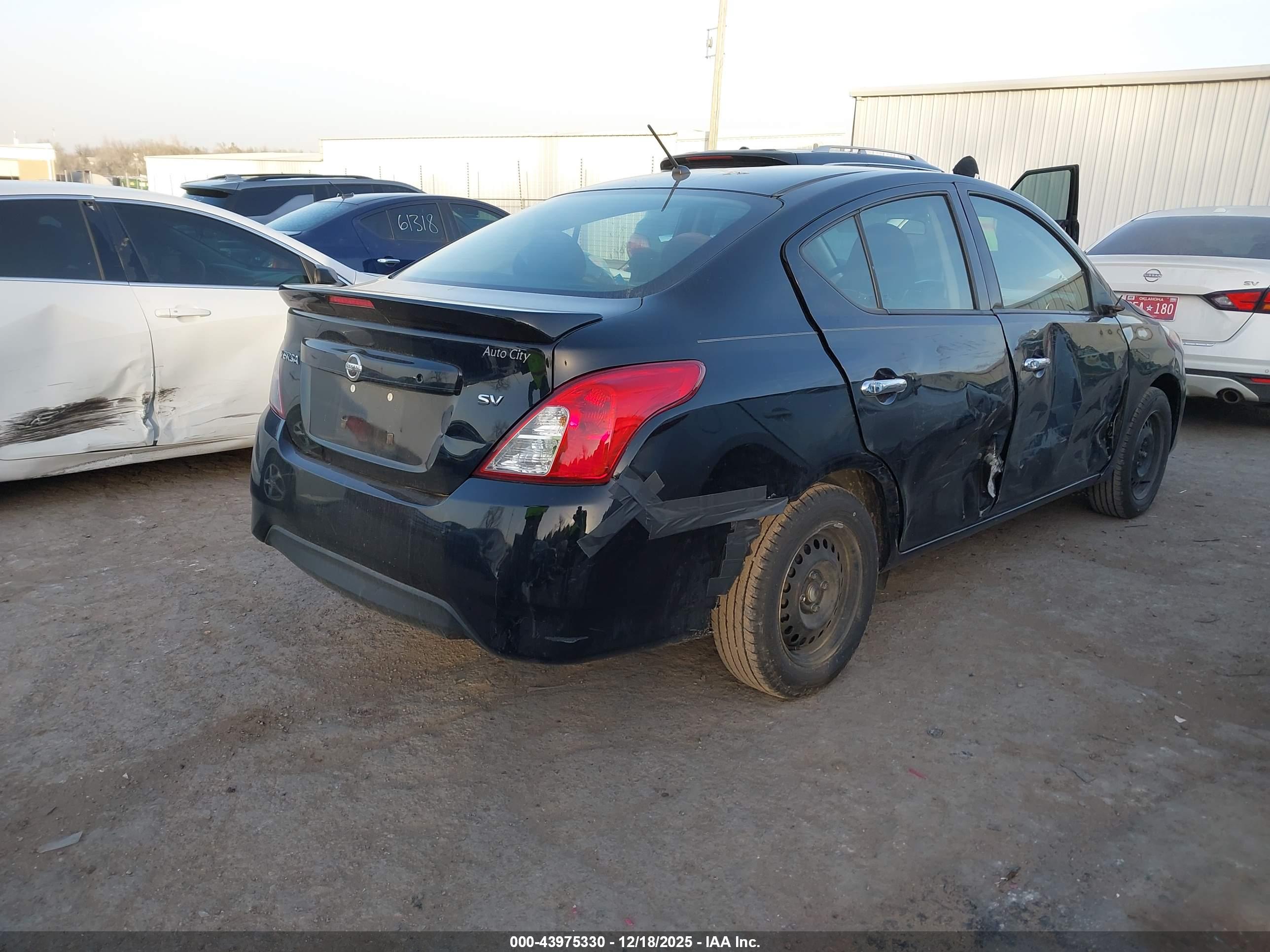 NISSAN VERSA image 4