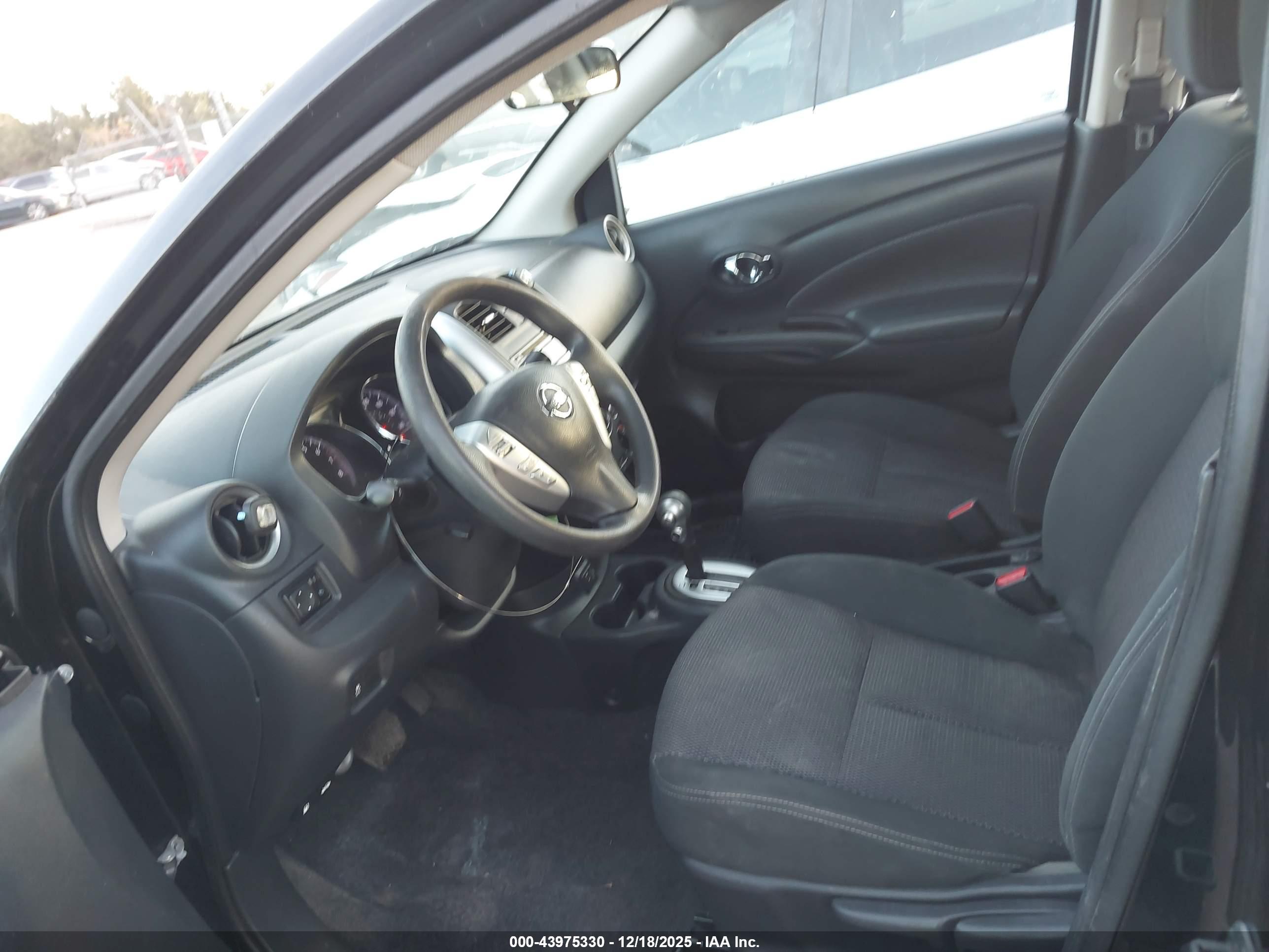 NISSAN VERSA image 5