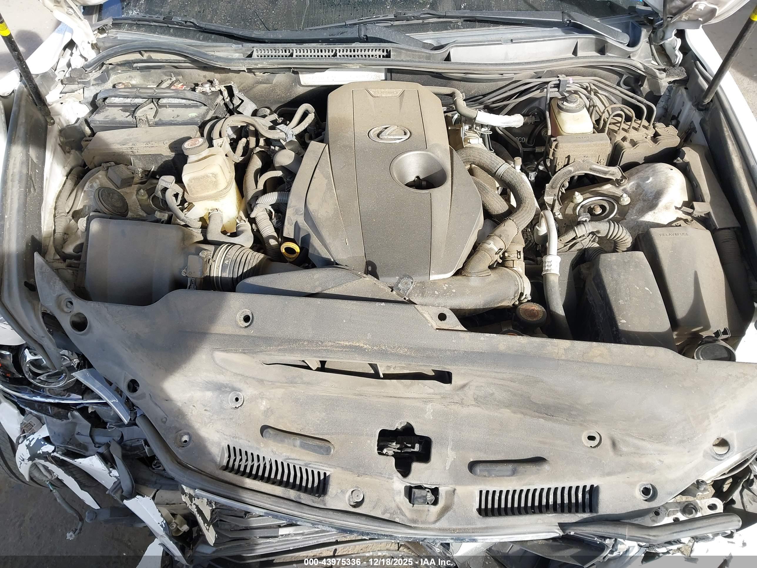 LEXUS IS image 10