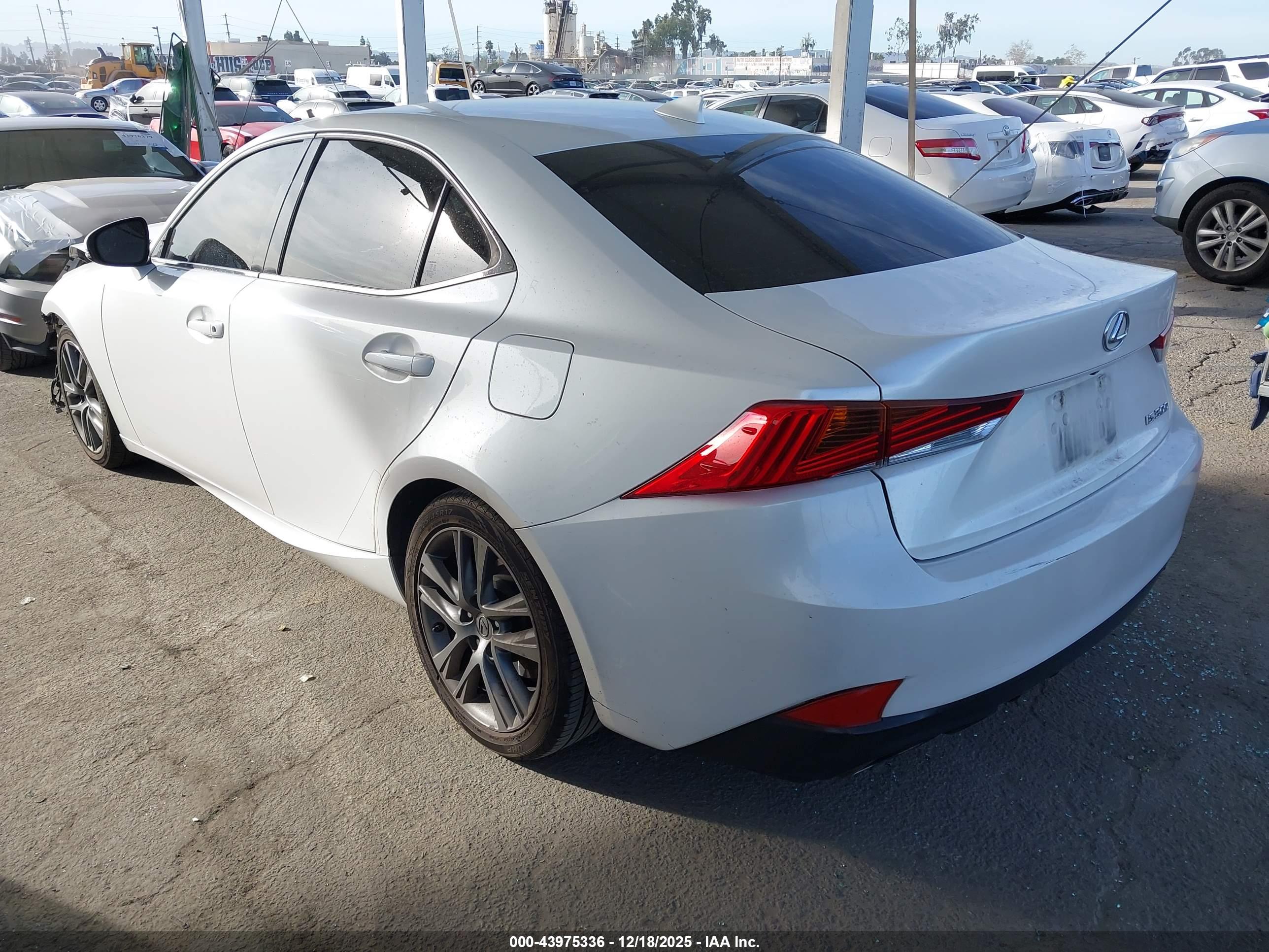 LEXUS IS image 3
