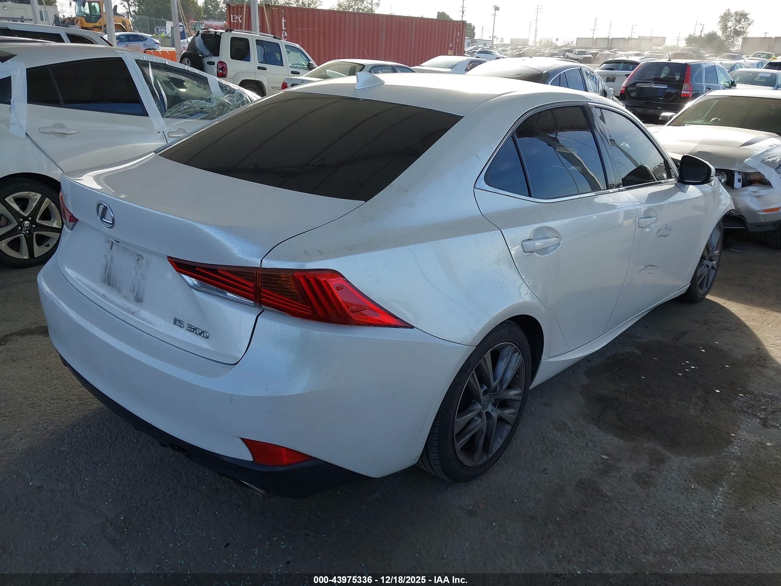 LEXUS IS image 4