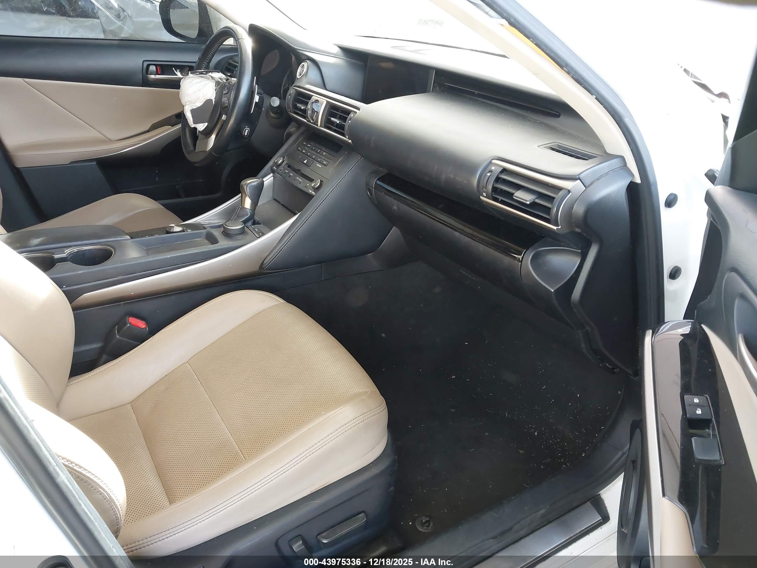 LEXUS IS image 5