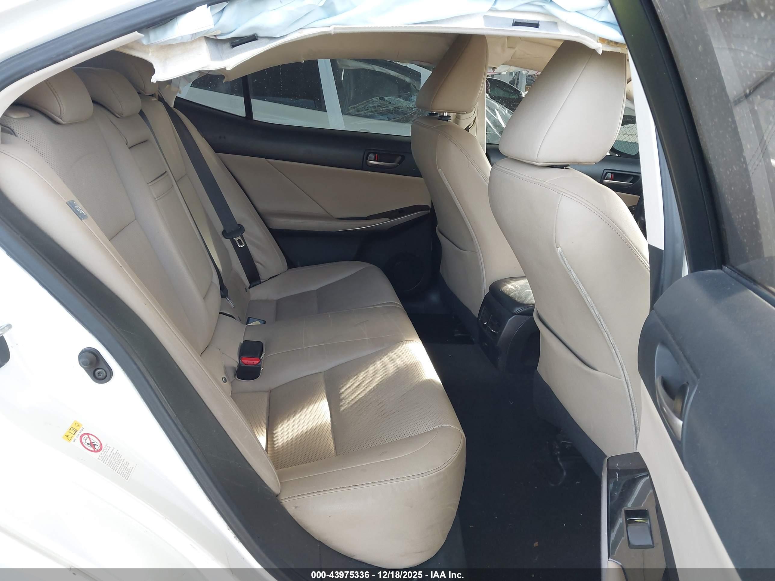LEXUS IS image 8