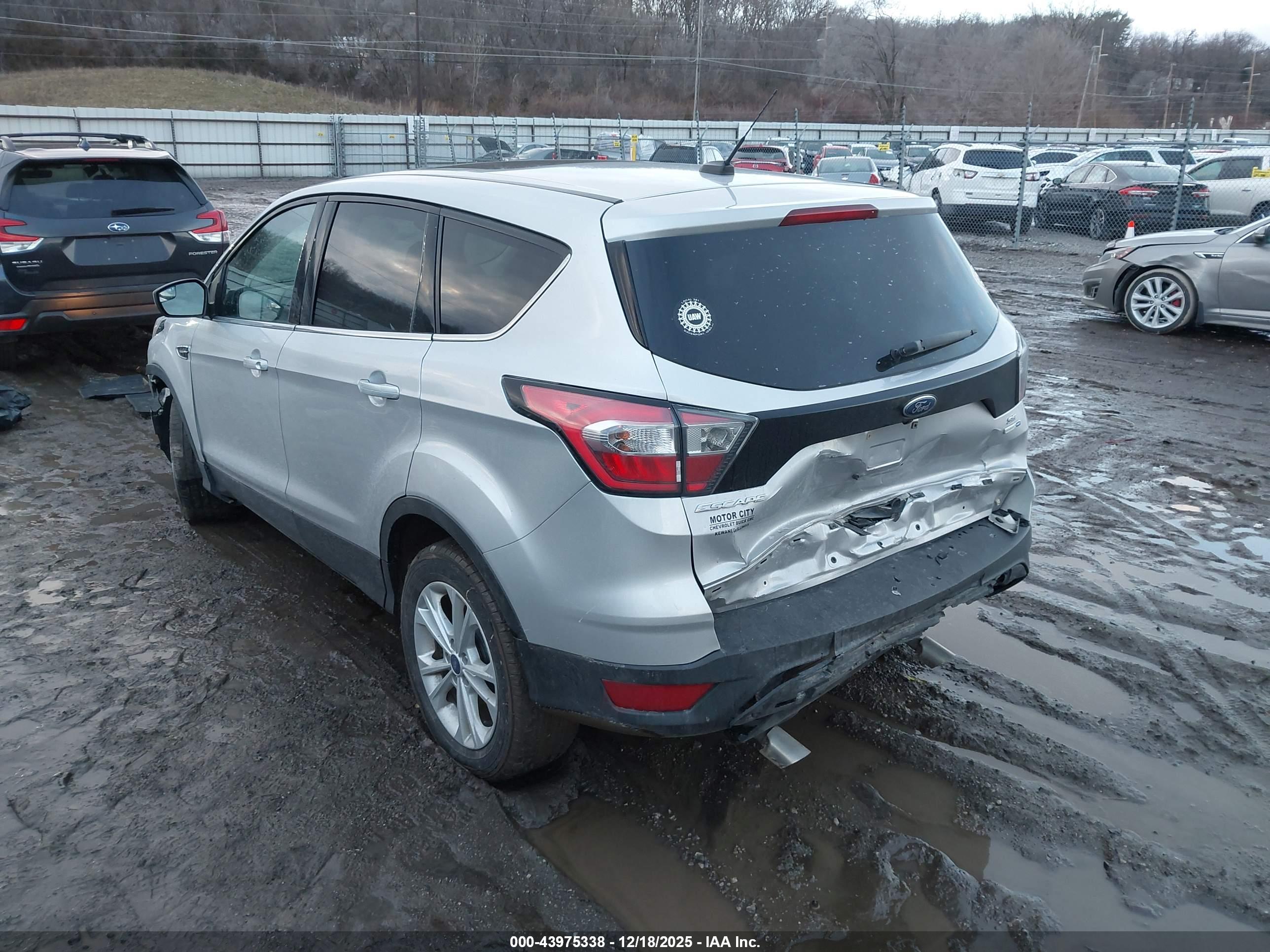 FORD ESCAPE image 3