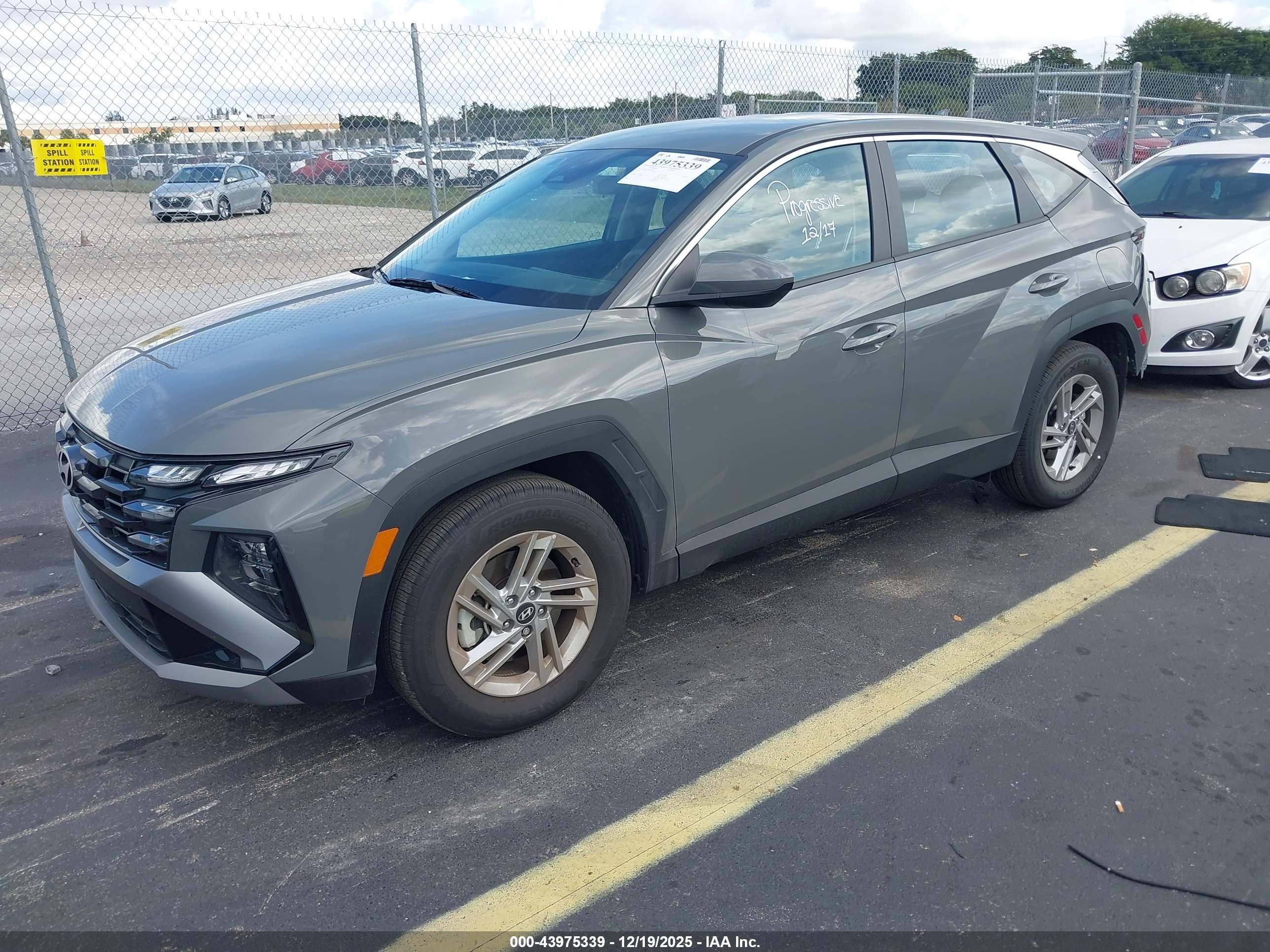 HYUNDAI TUCSON image 2