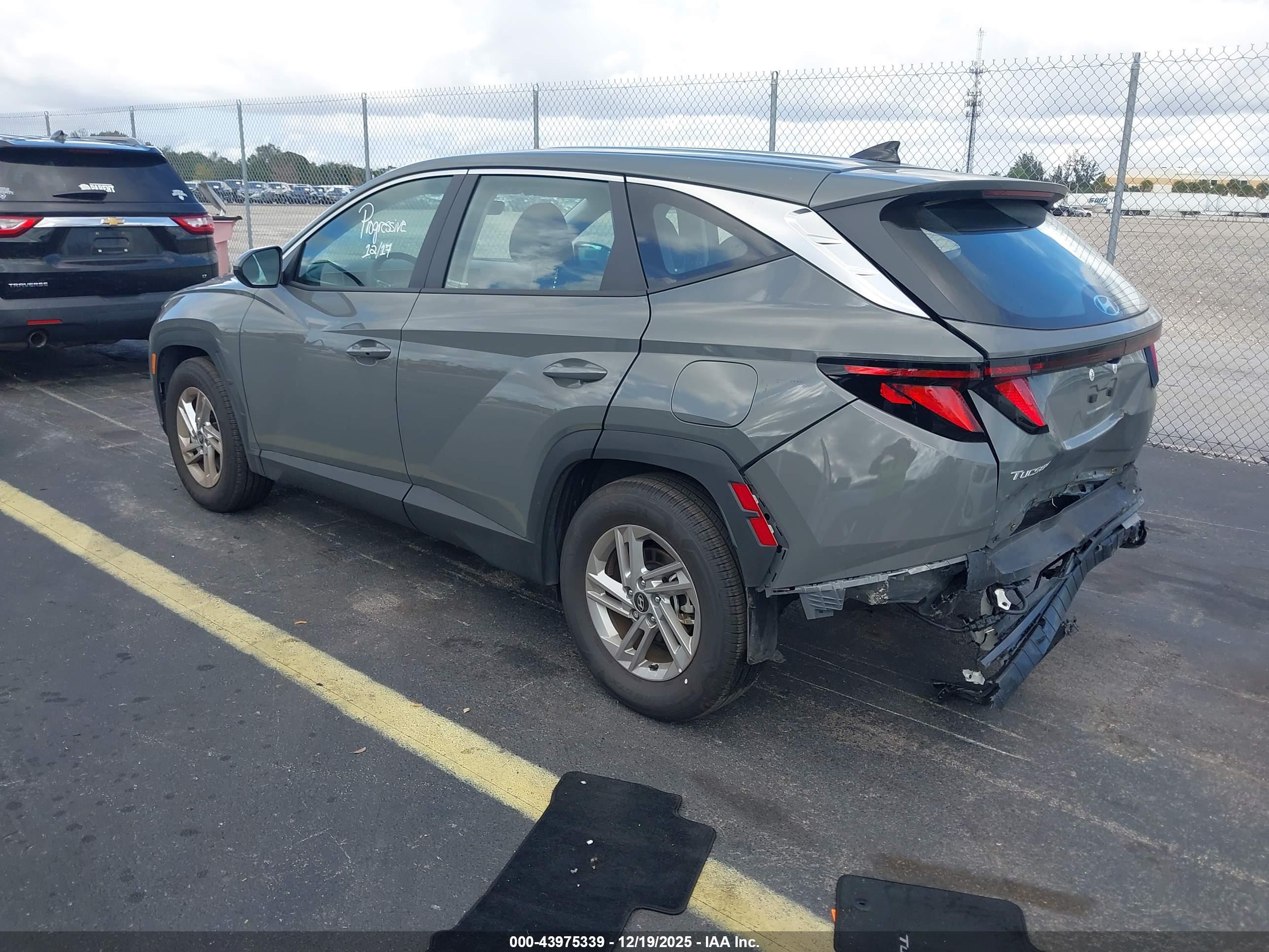 HYUNDAI TUCSON image 3
