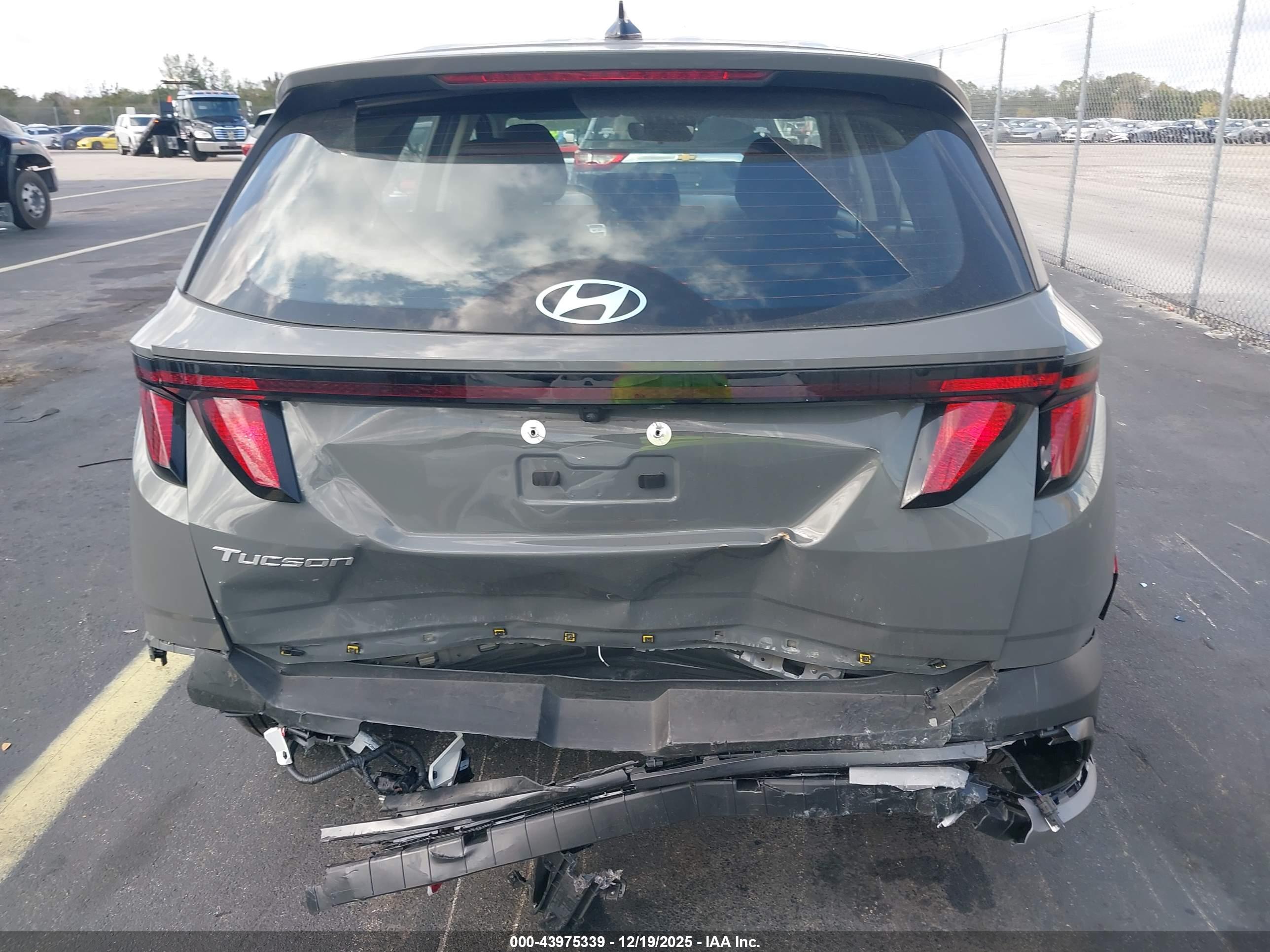 HYUNDAI TUCSON image 6