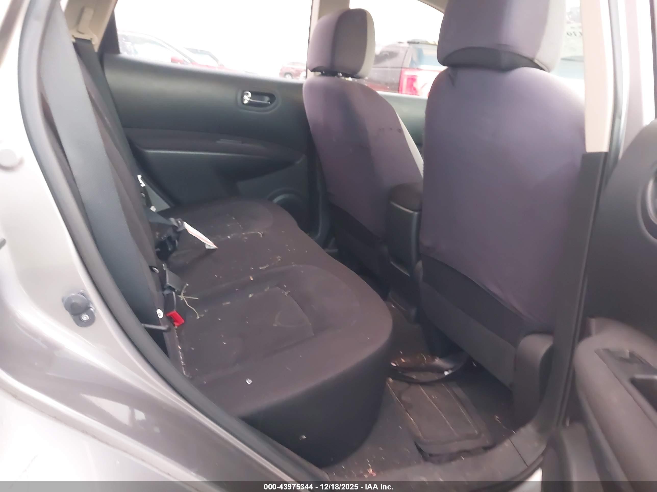 NISSAN ROGUE image 8