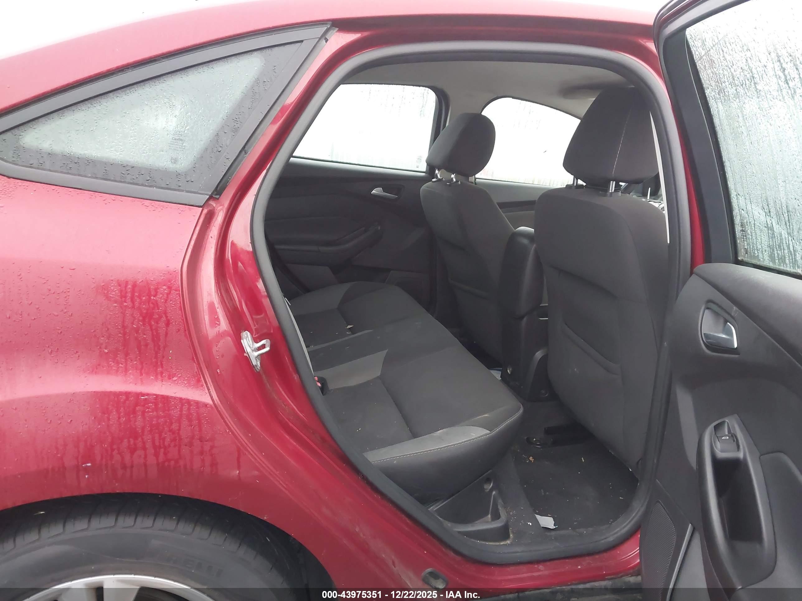 FORD FOCUS image 8