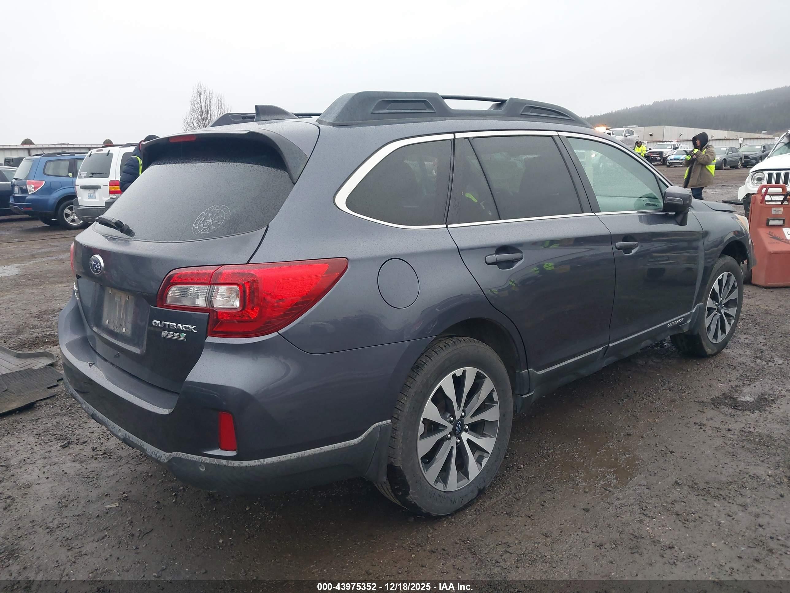 SUBARU OUTBACK image 4