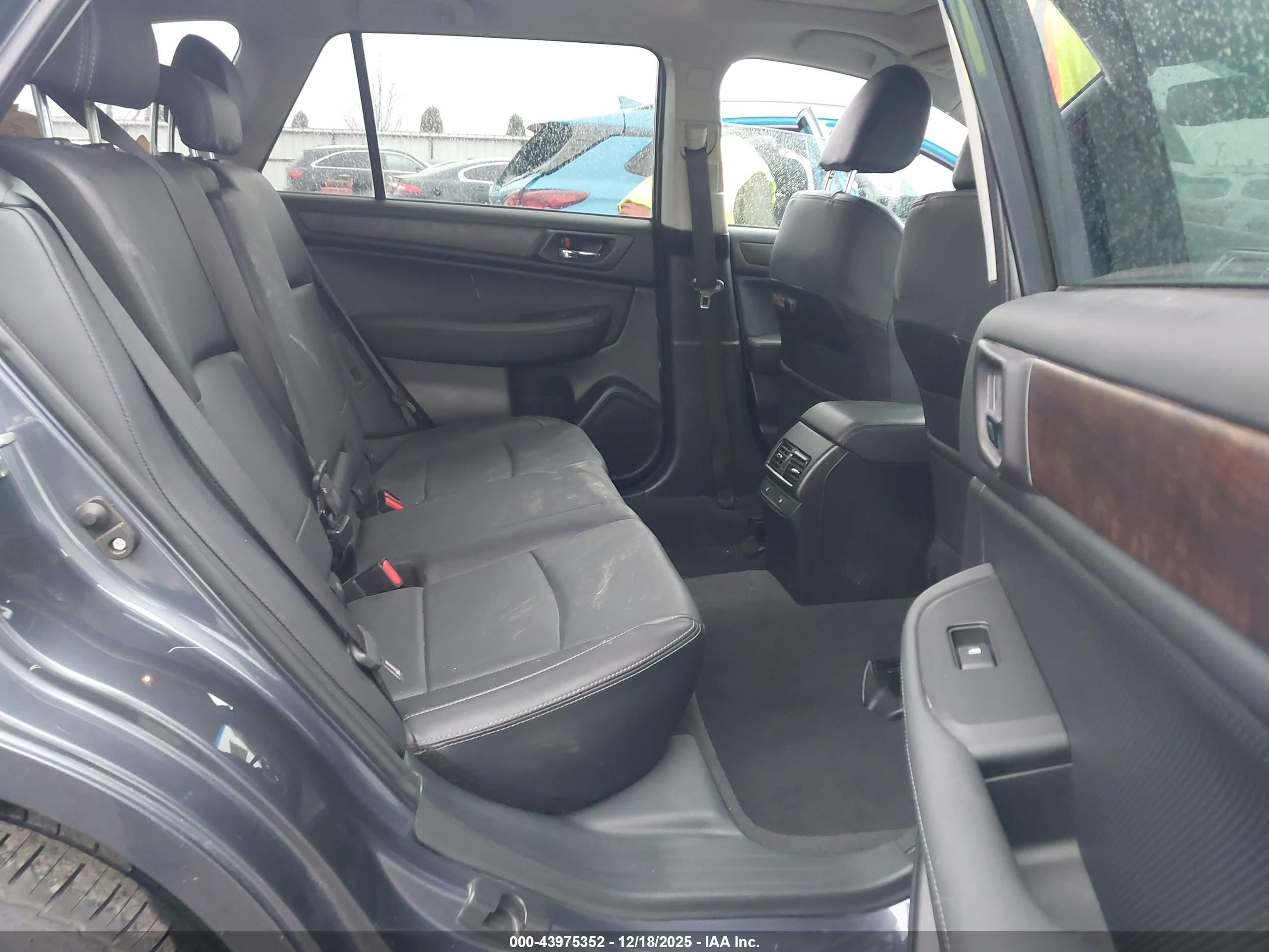 SUBARU OUTBACK image 8