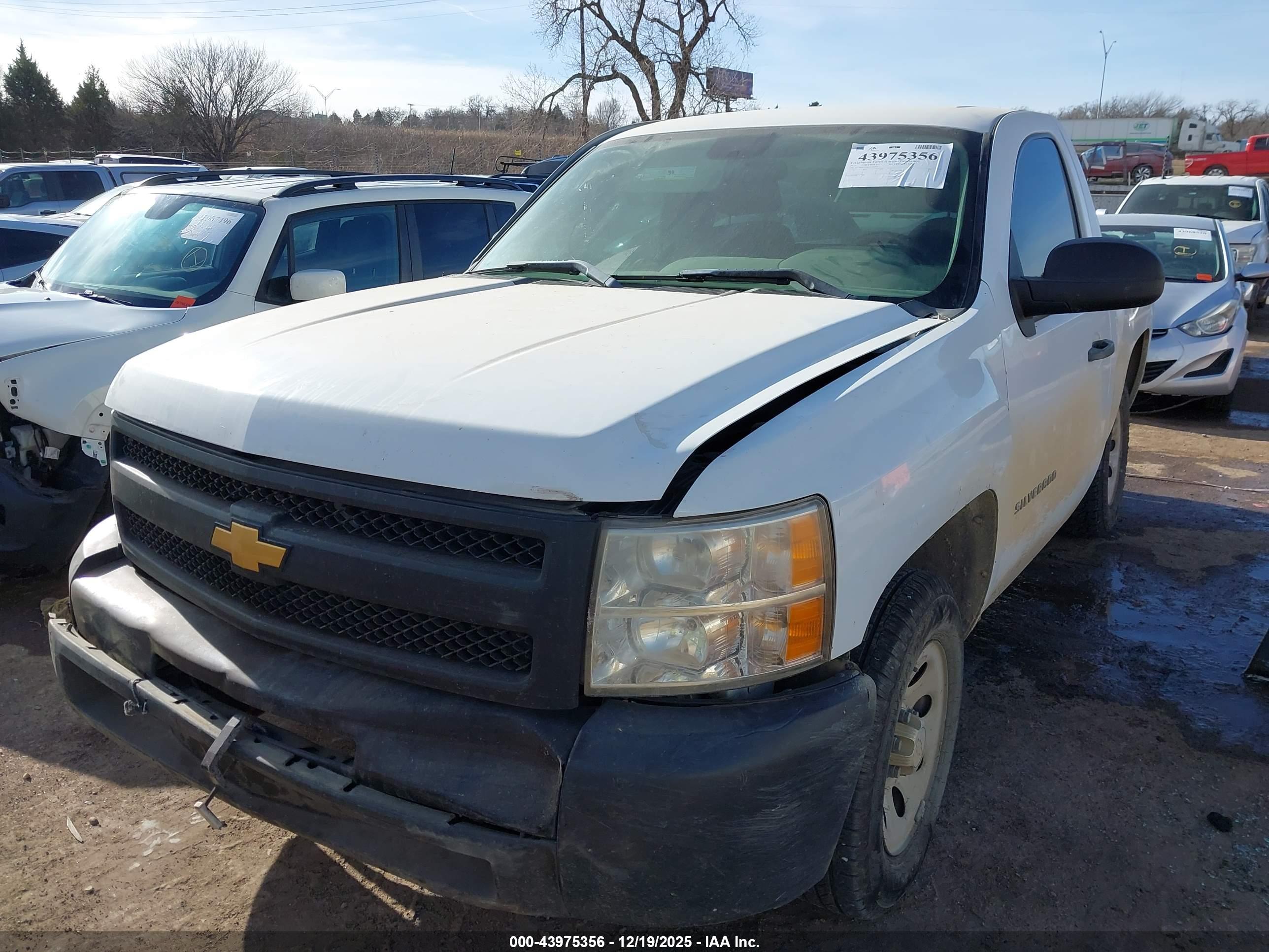 CHEVROLET SILVERADO image 2