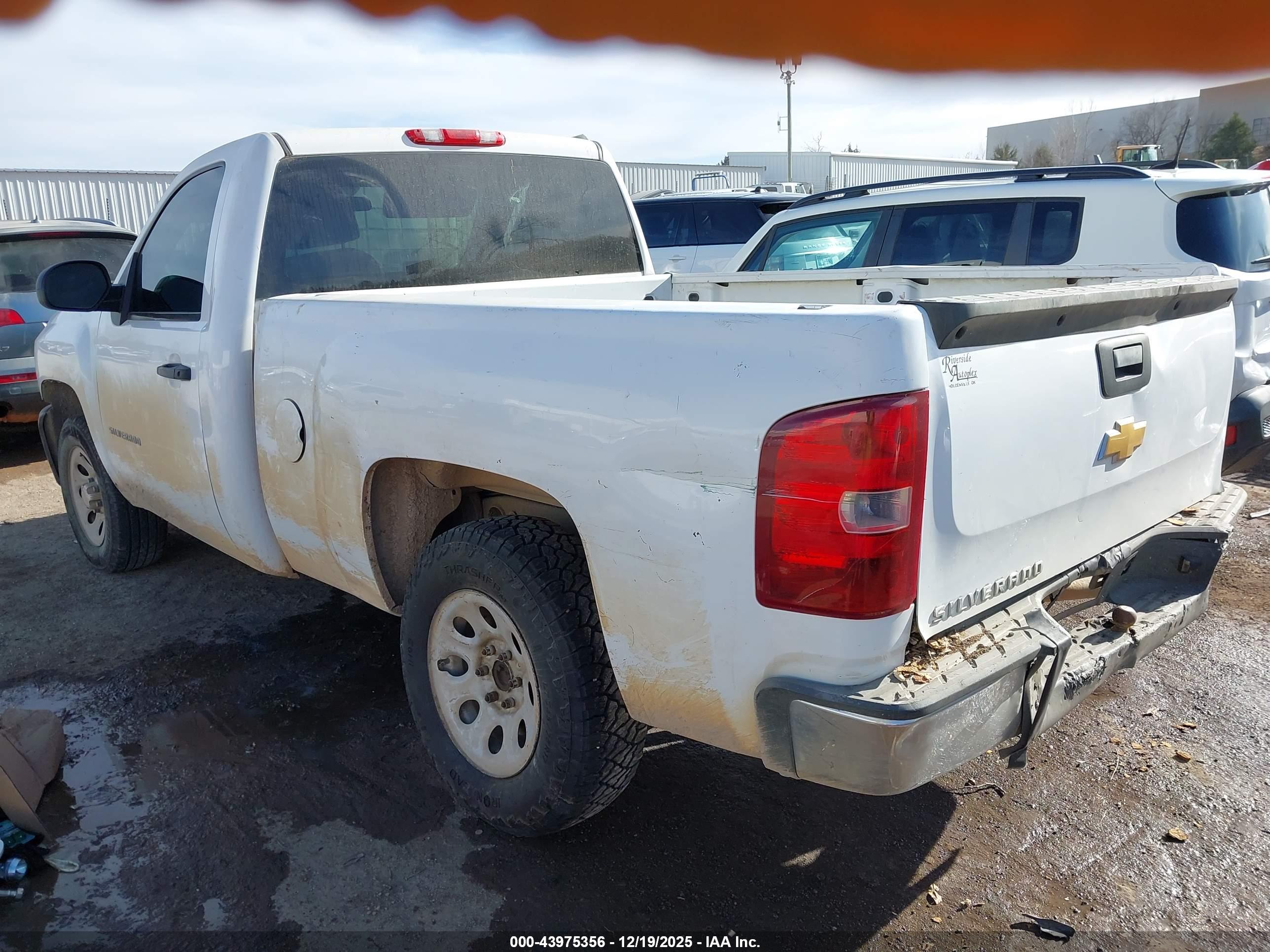 CHEVROLET SILVERADO image 3