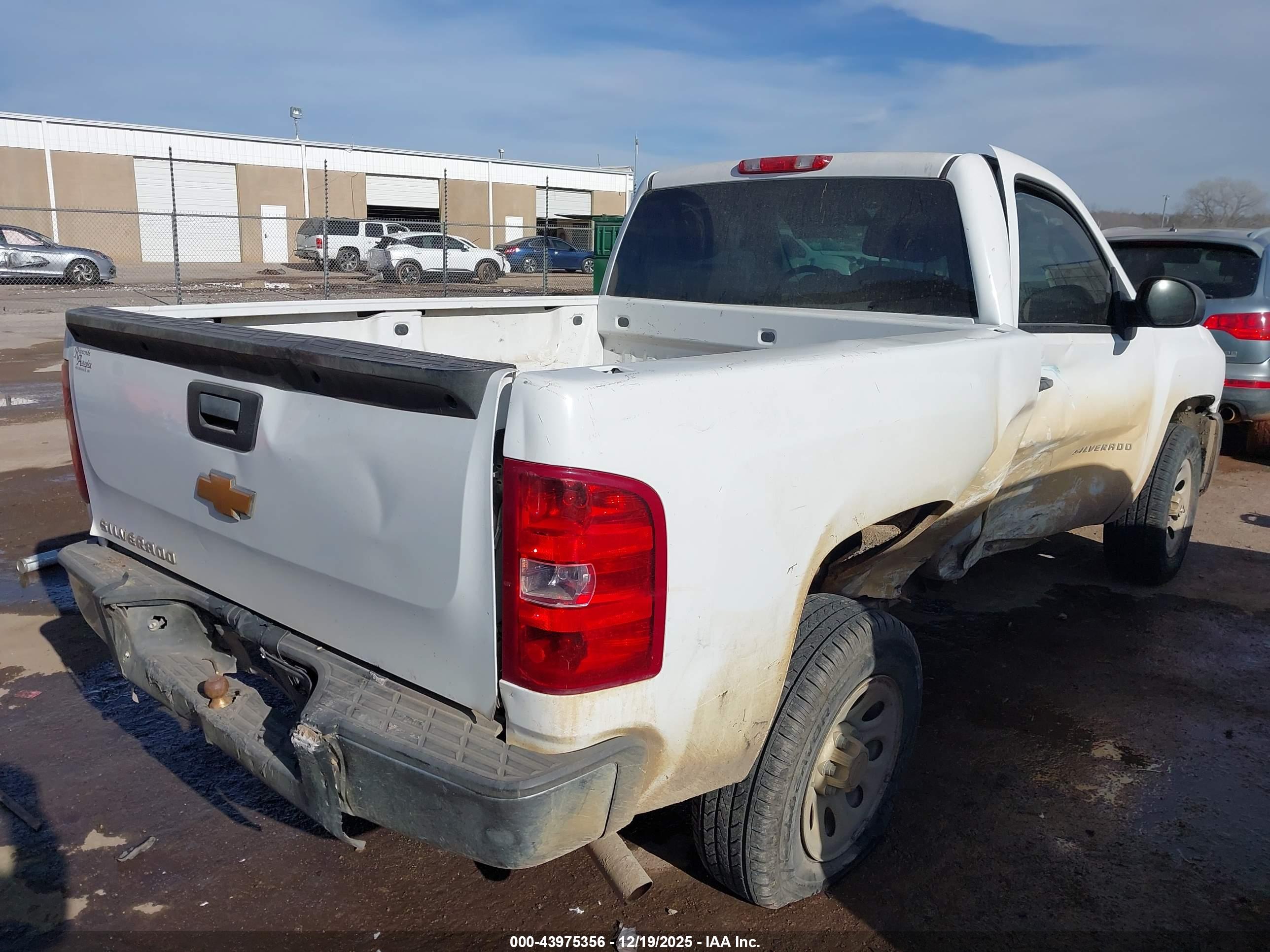 CHEVROLET SILVERADO image 4