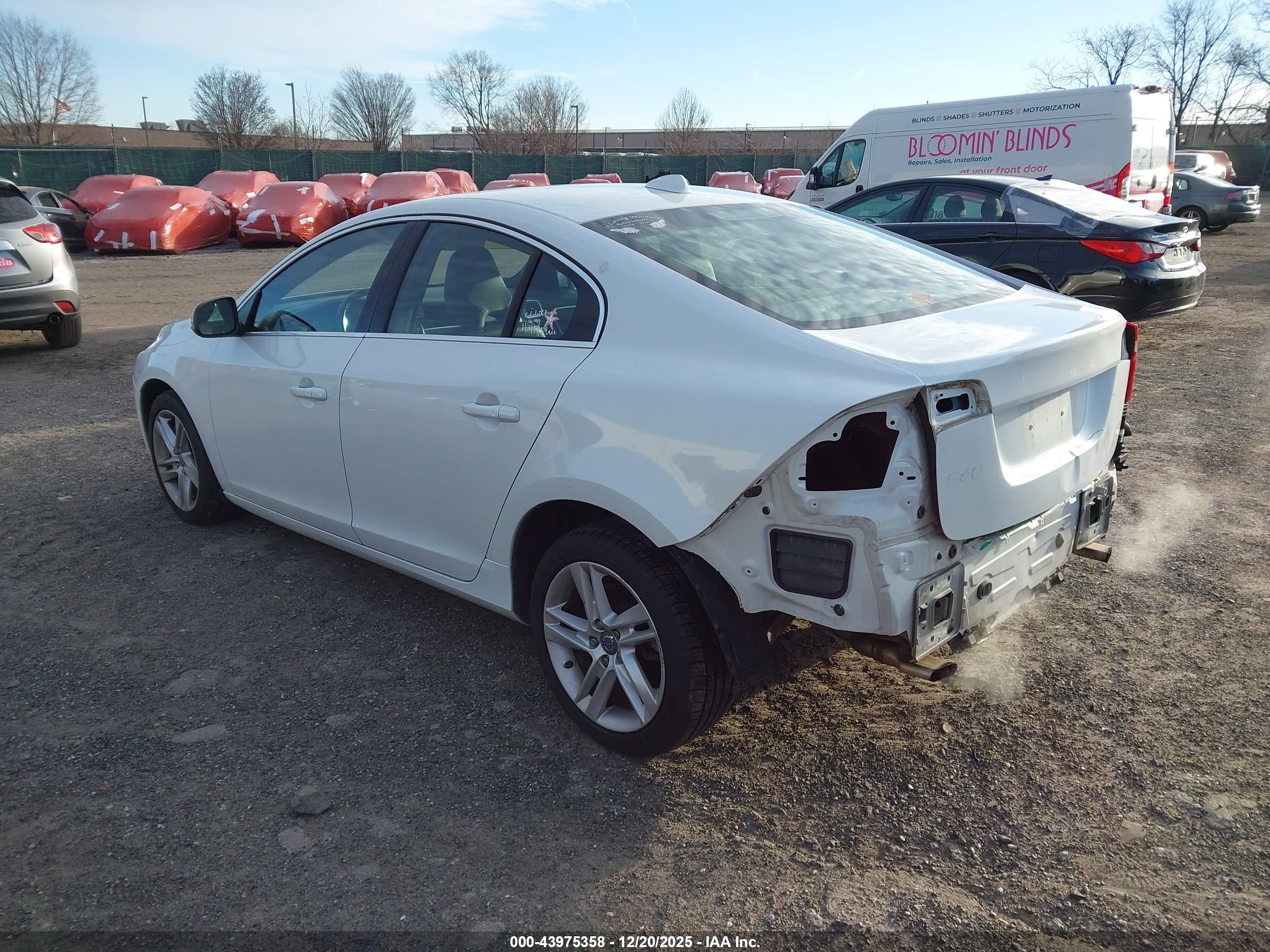 VOLVO S60 image 3