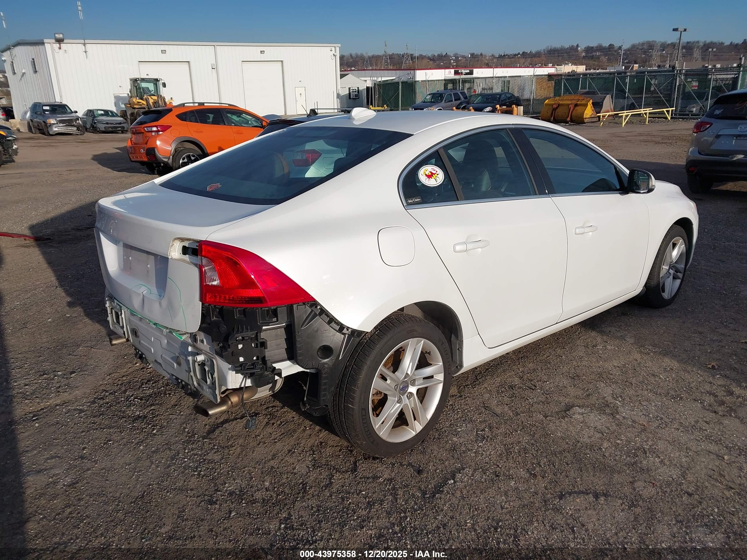 VOLVO S60 image 4