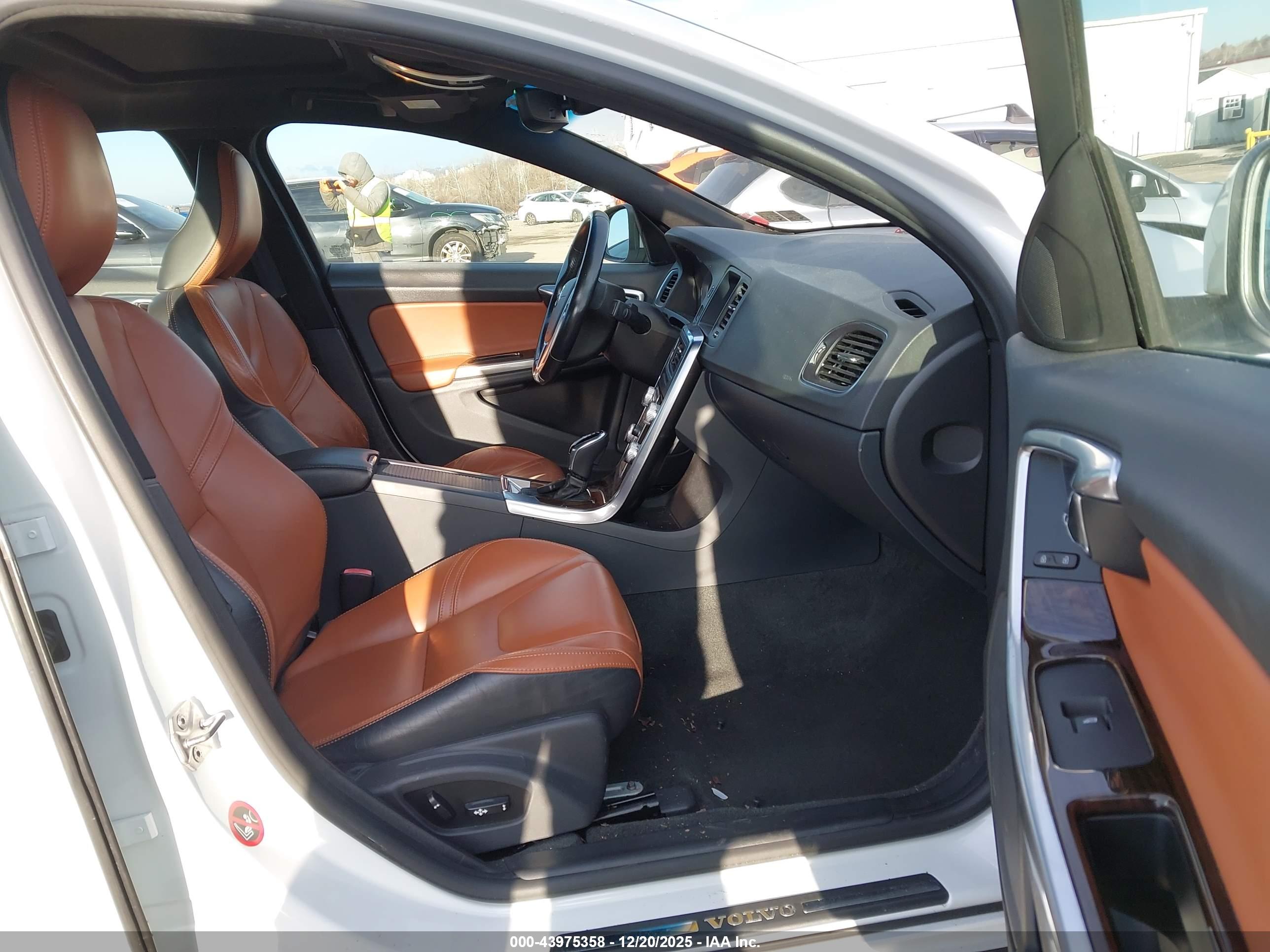 VOLVO S60 image 5
