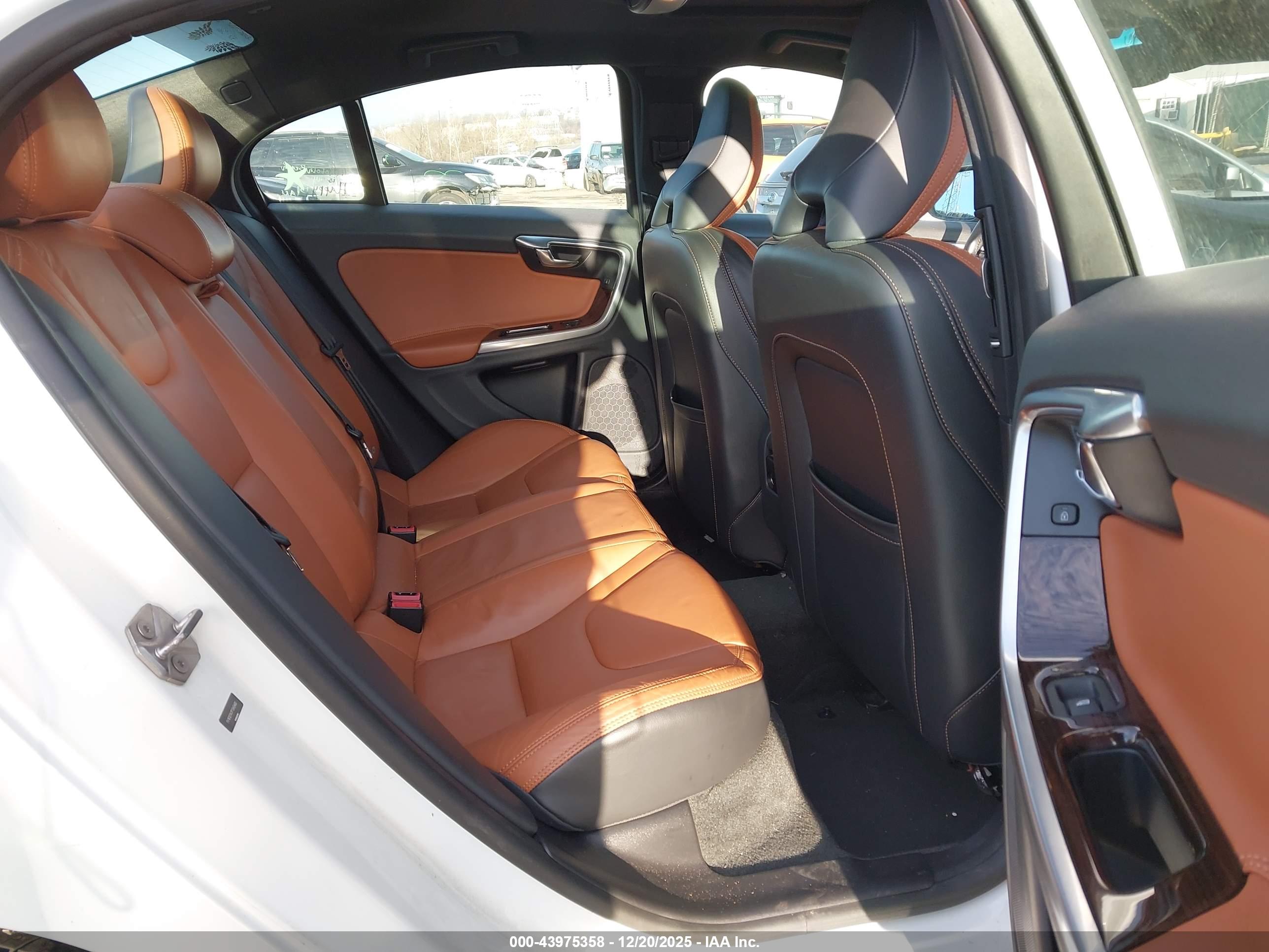 VOLVO S60 image 8