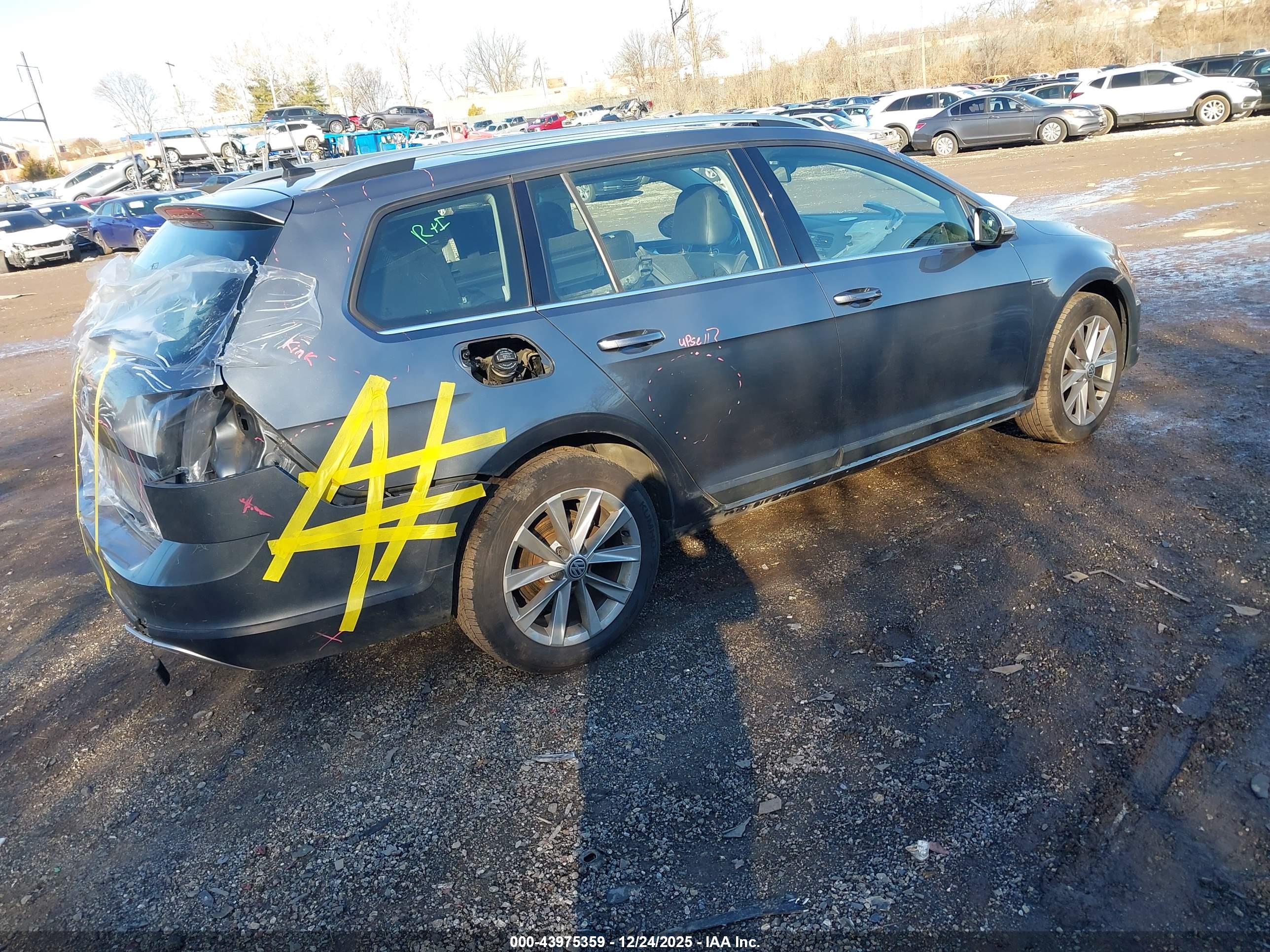 VOLKSWAGEN GOLF image 4