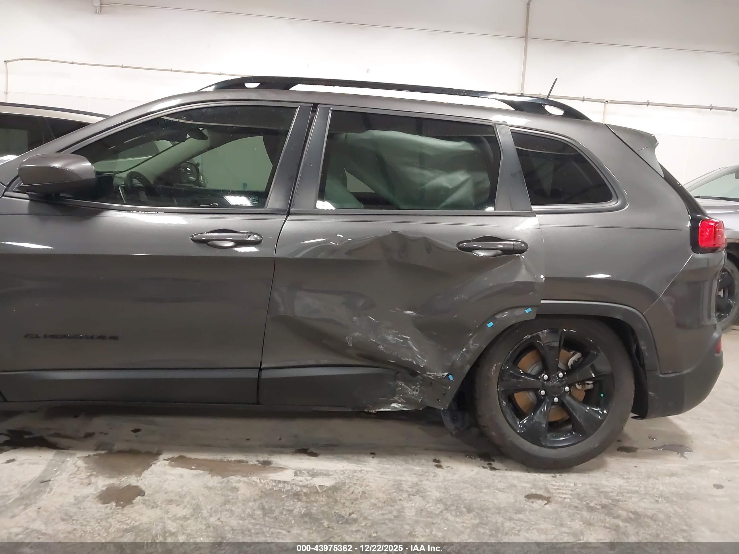 JEEP CHEROKEE image 6
