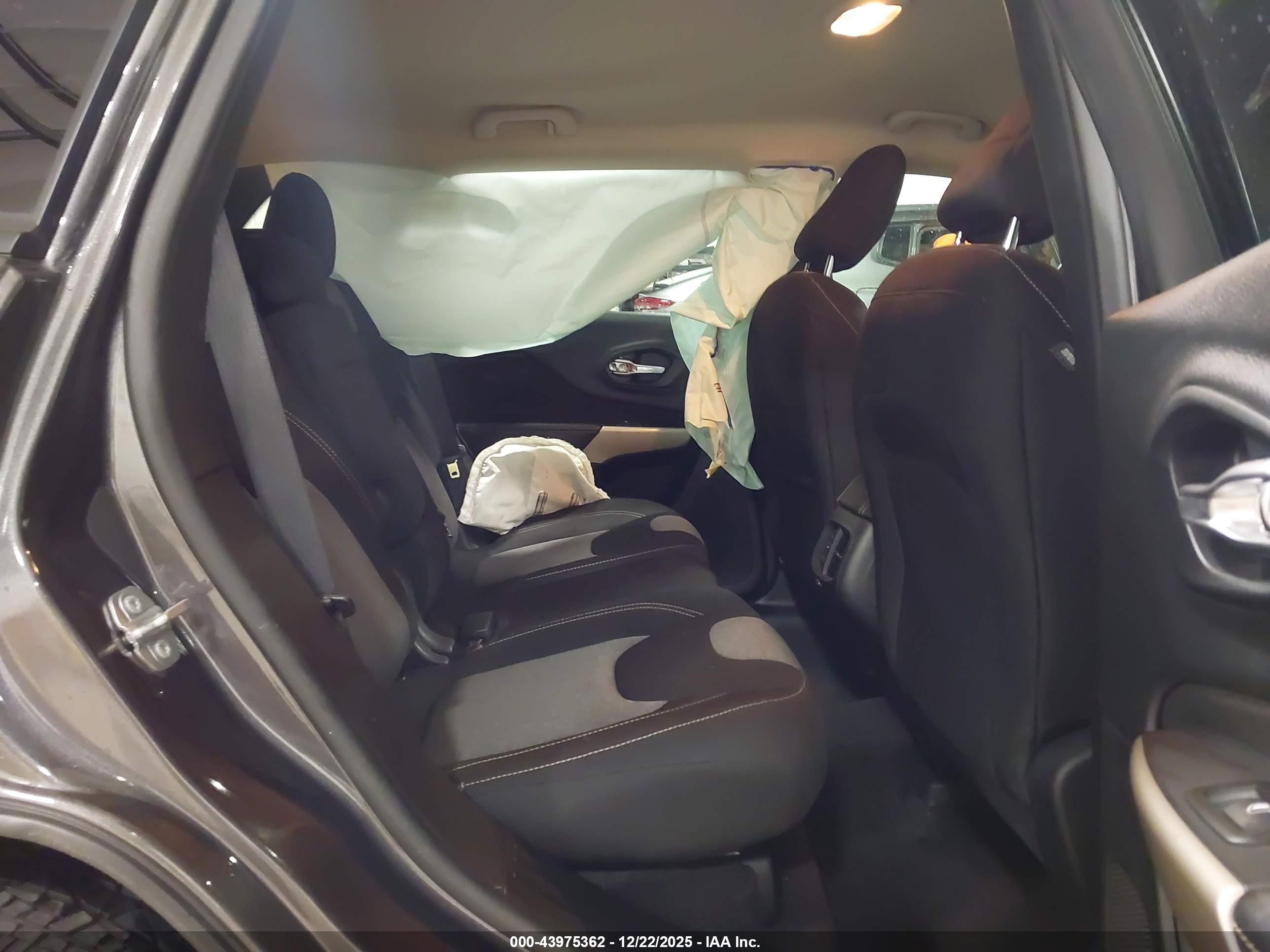 JEEP CHEROKEE image 8