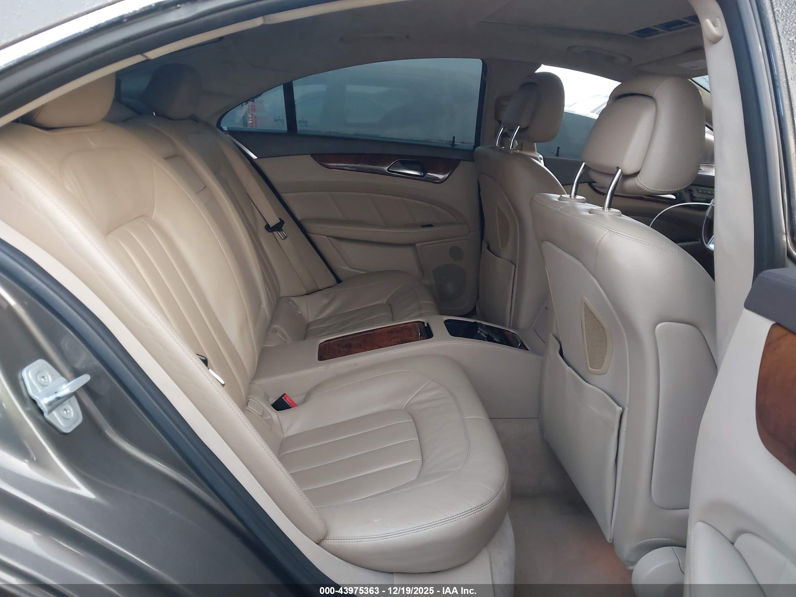 MERCEDES-BENZ CLS image 8