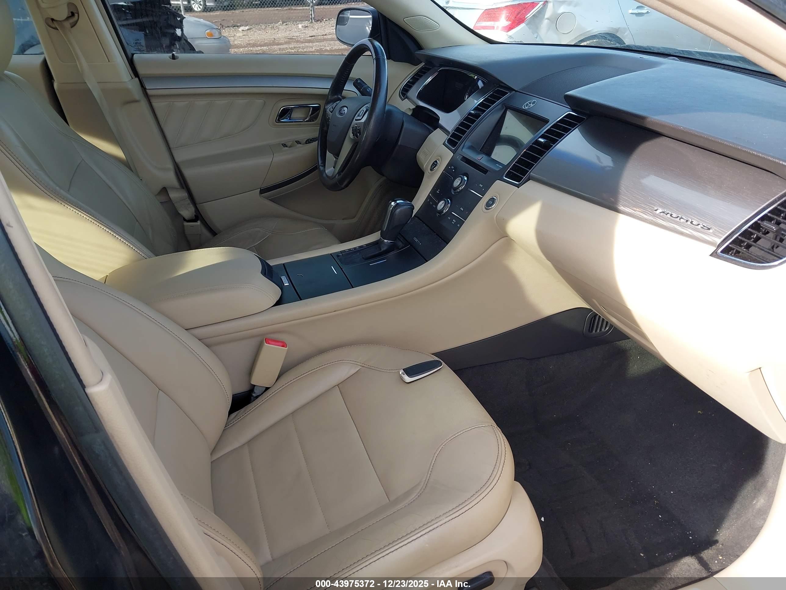 FORD TAURUS image 5