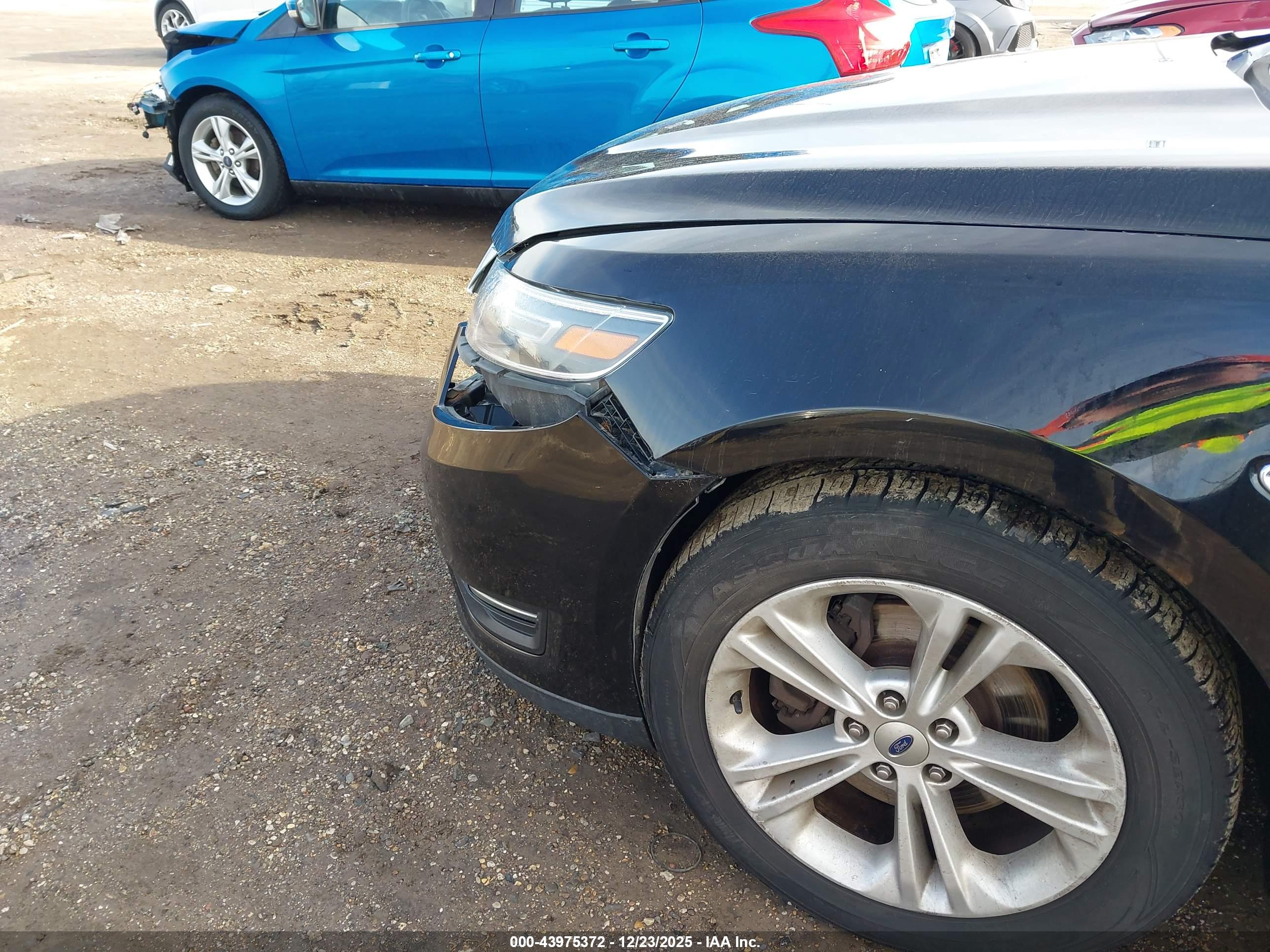 FORD TAURUS image 6
