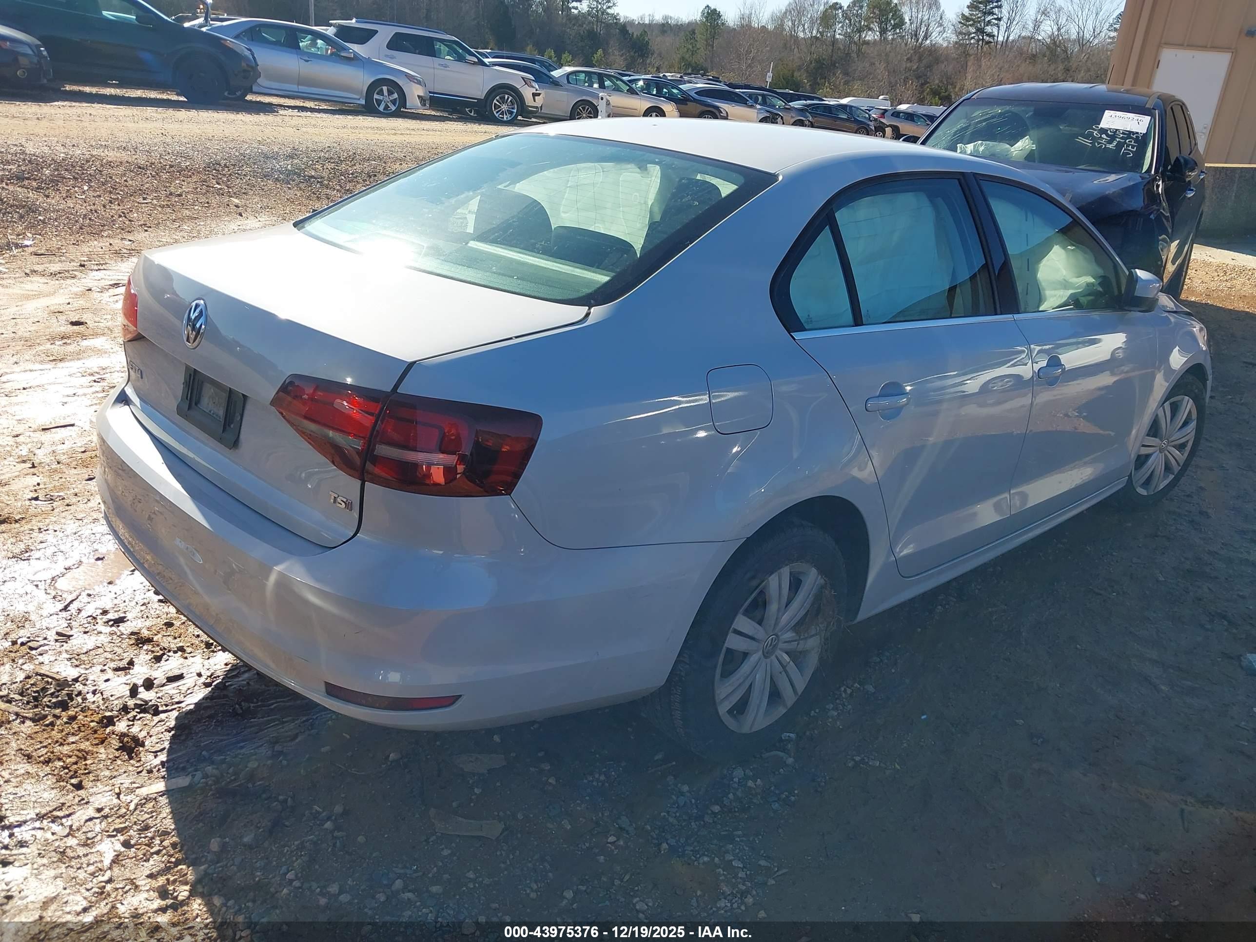 VOLKSWAGEN JETTA image 4