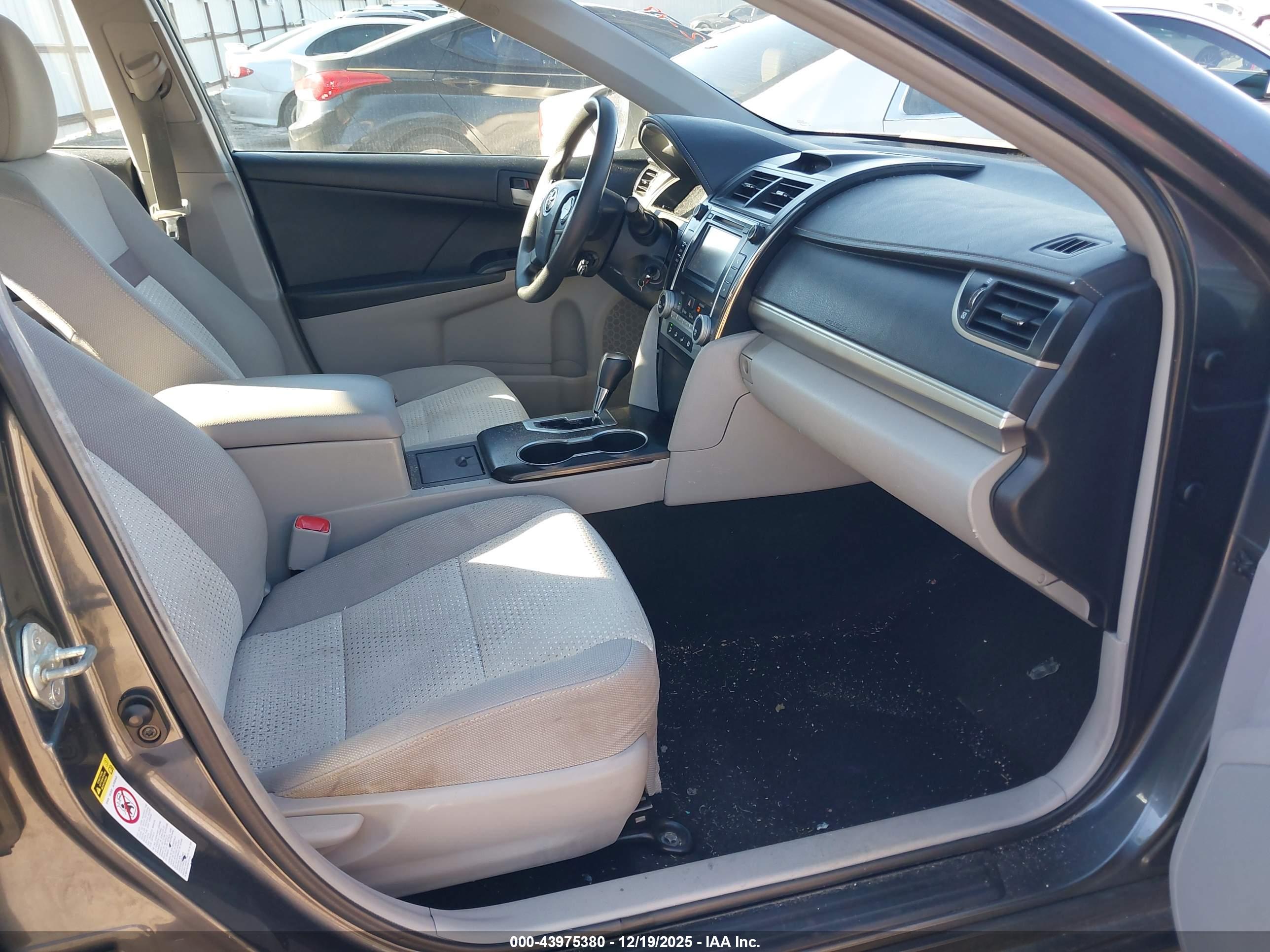 TOYOTA CAMRY image 5