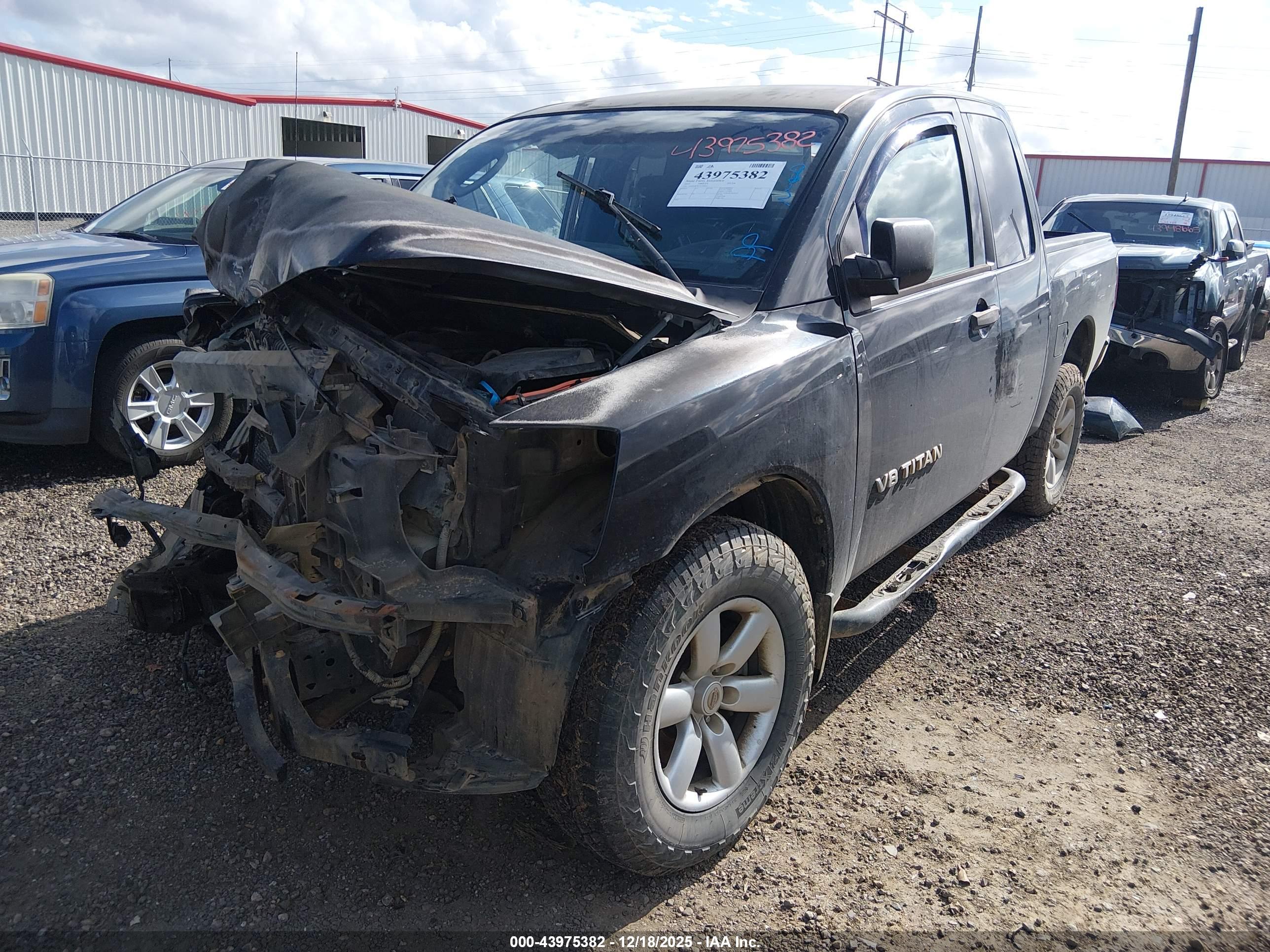 NISSAN TITAN image 2