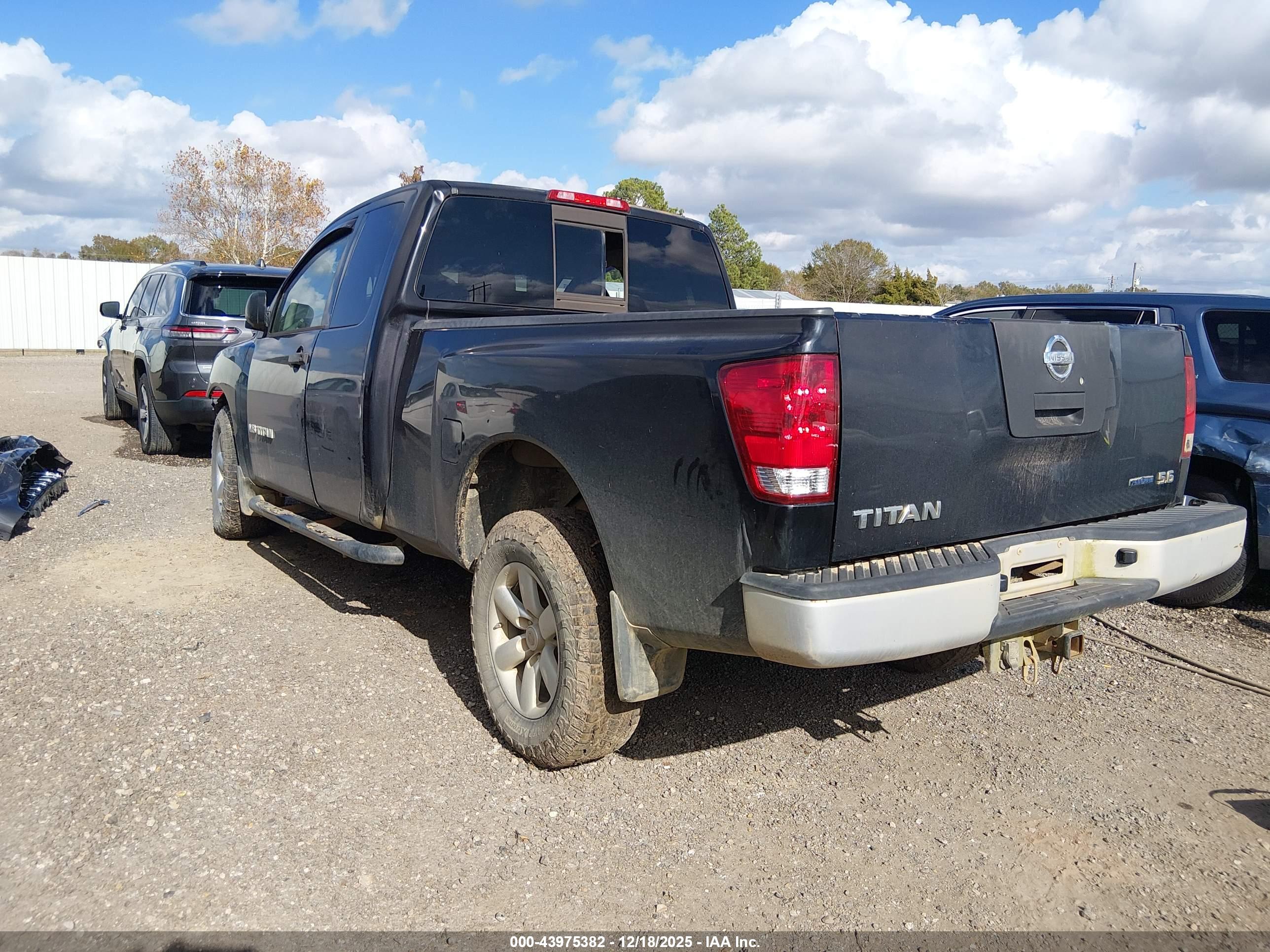 NISSAN TITAN image 3