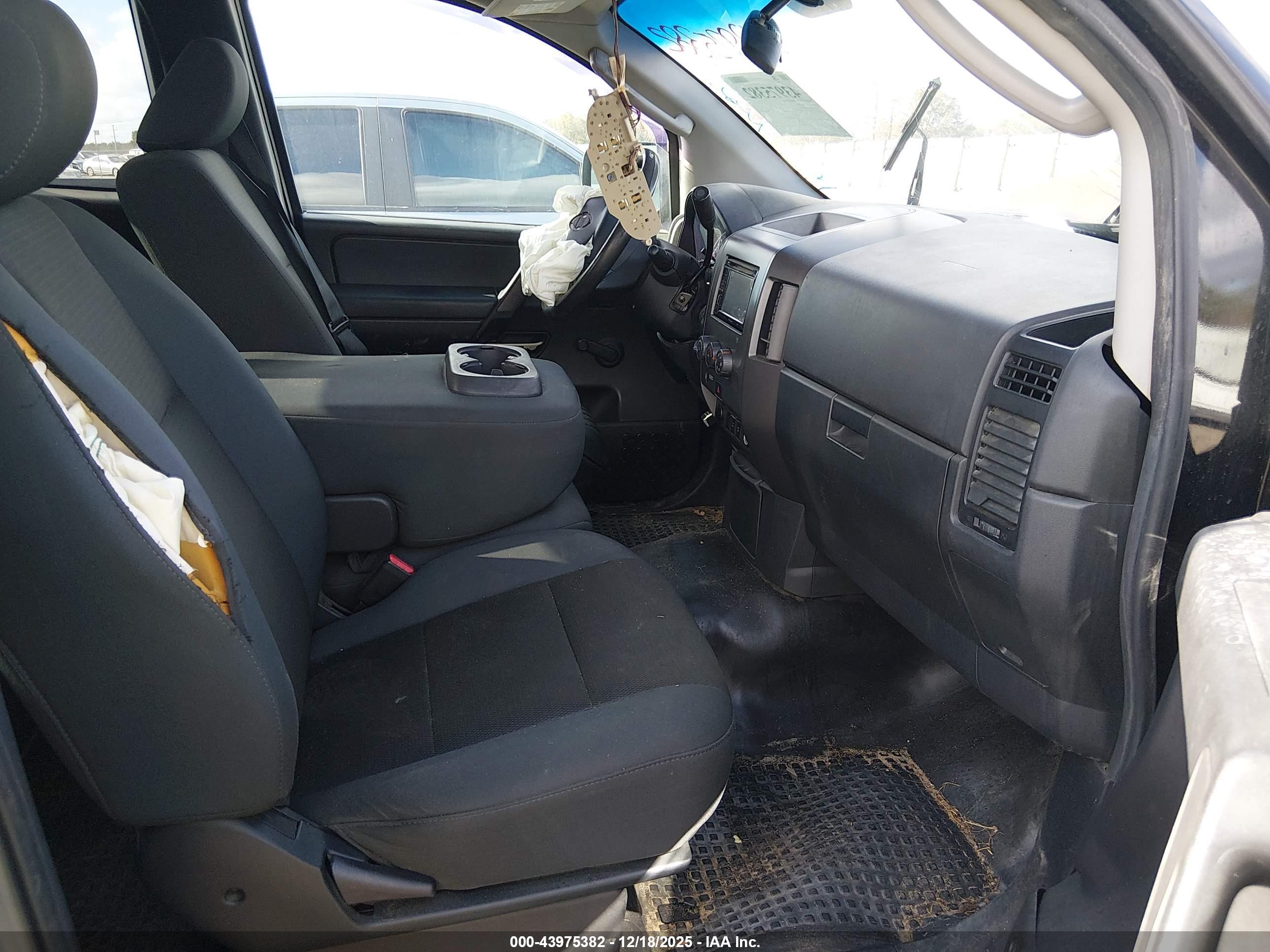 NISSAN TITAN image 5