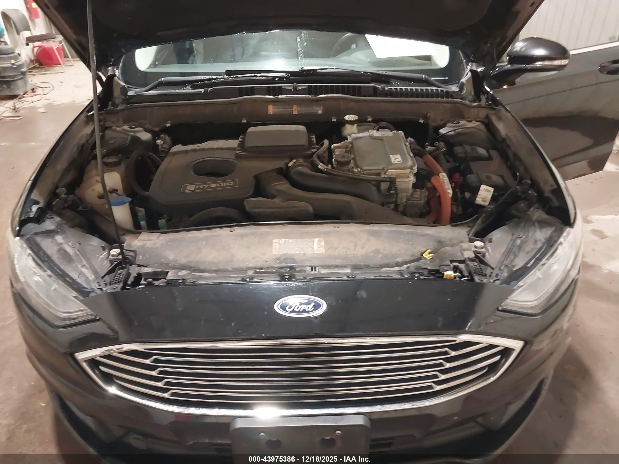 FORD FUSION image 10