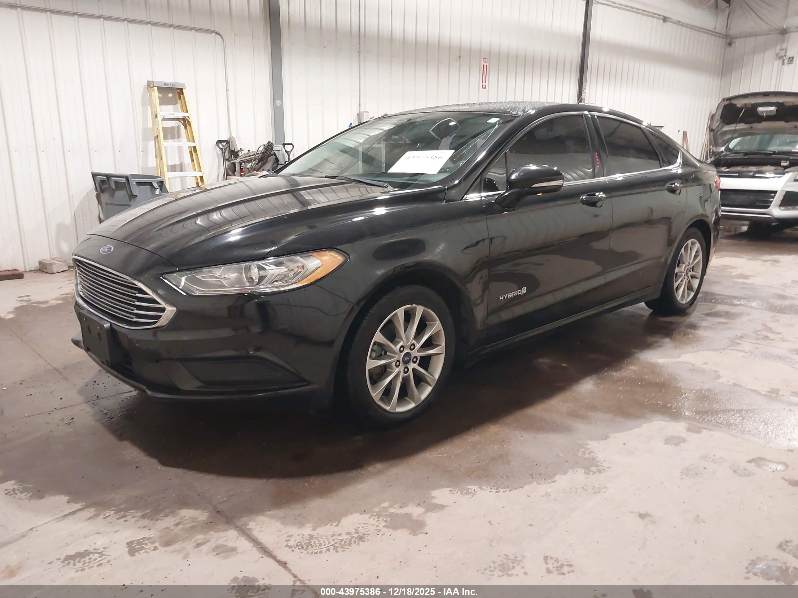 FORD FUSION image 2