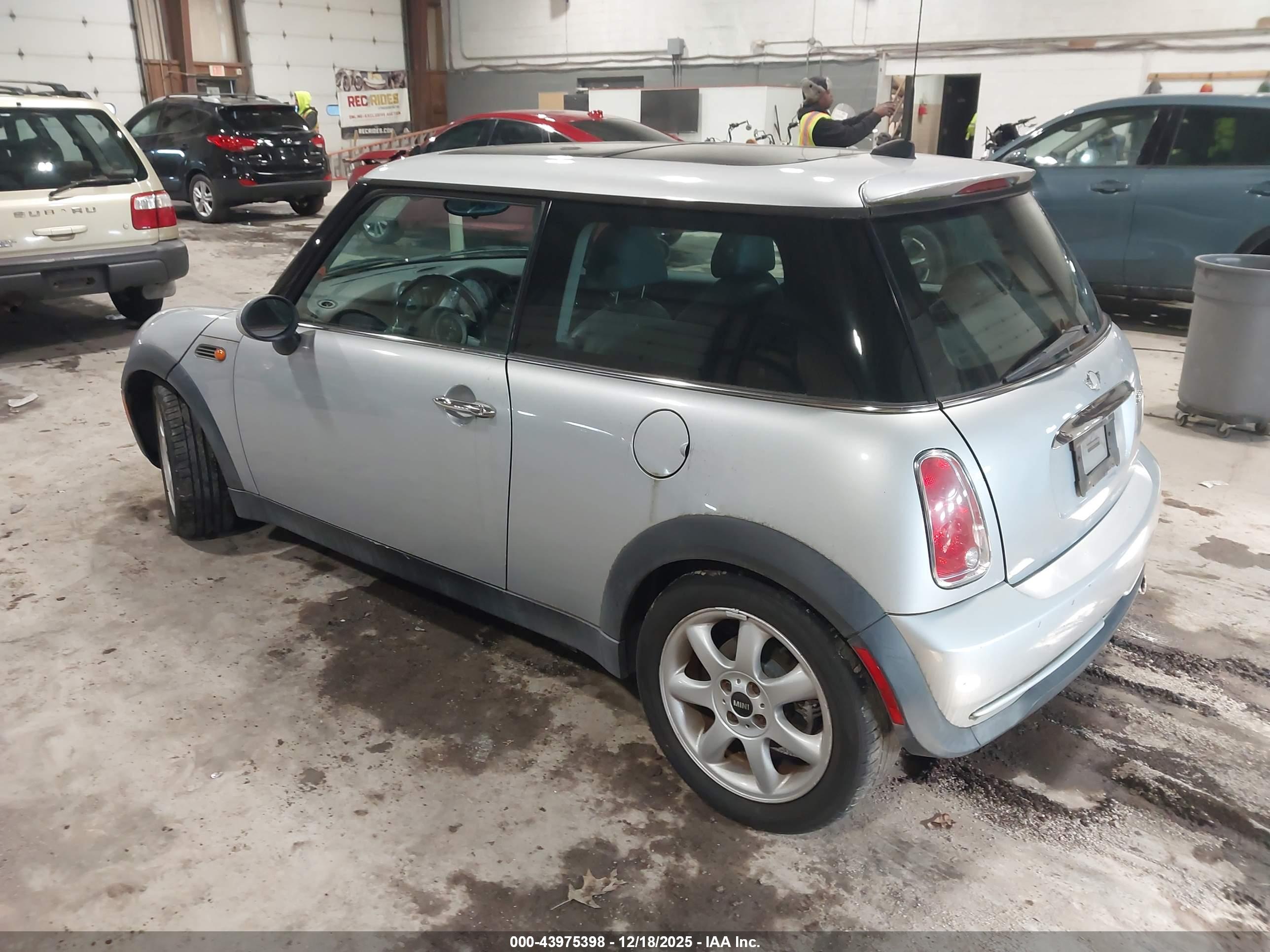 MINI COOPER image 3
