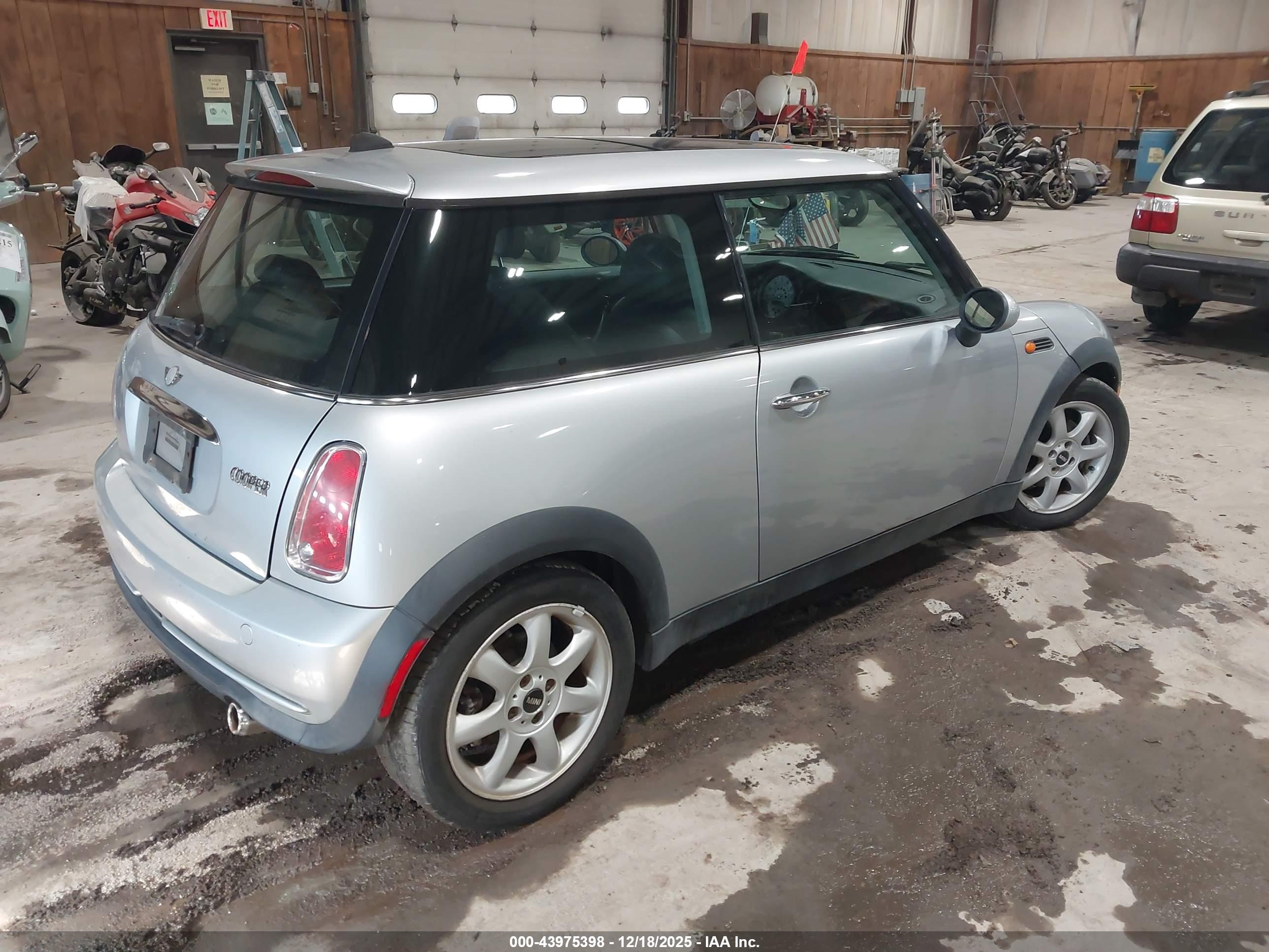 MINI COOPER image 4