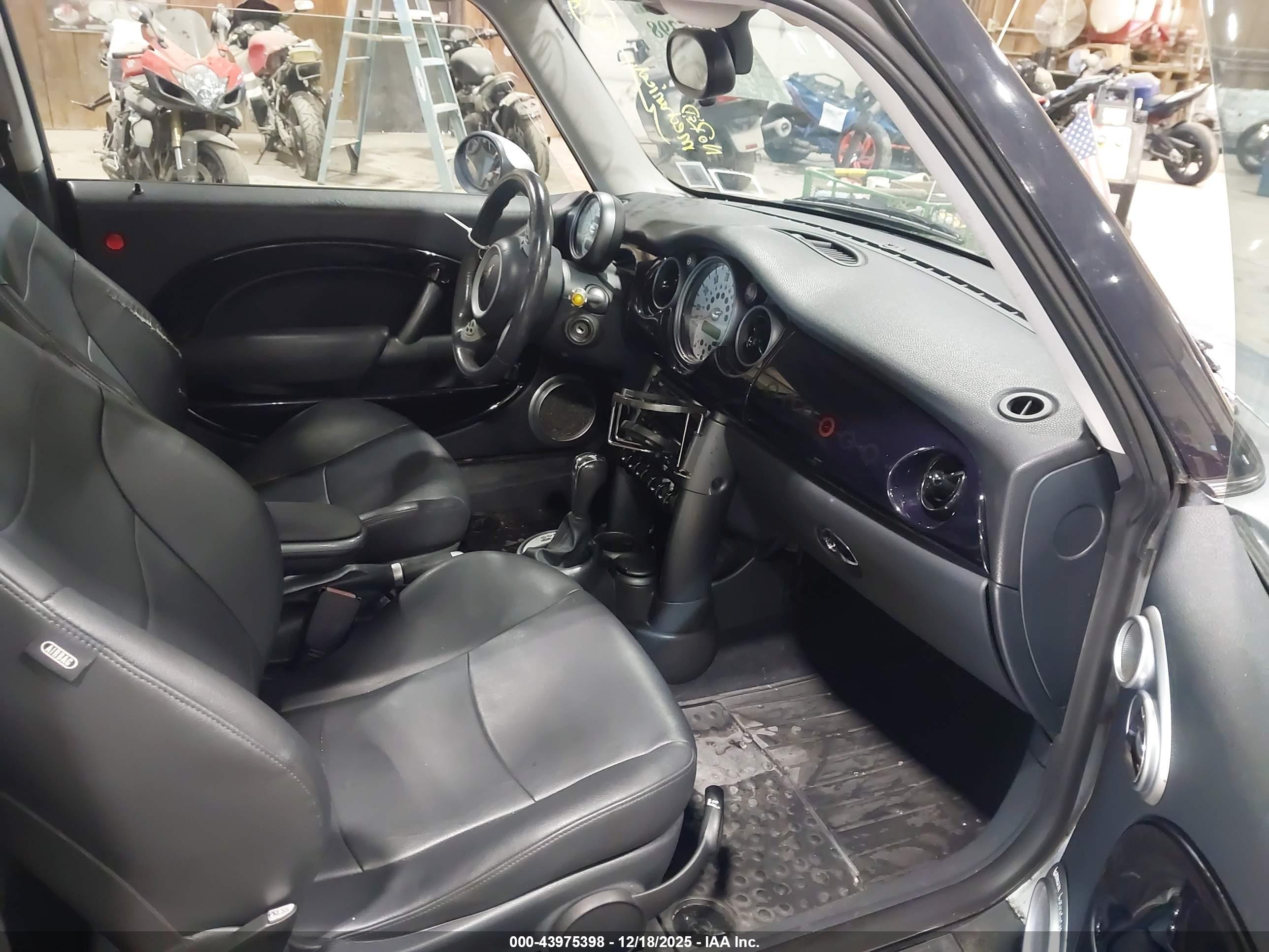 MINI COOPER image 5