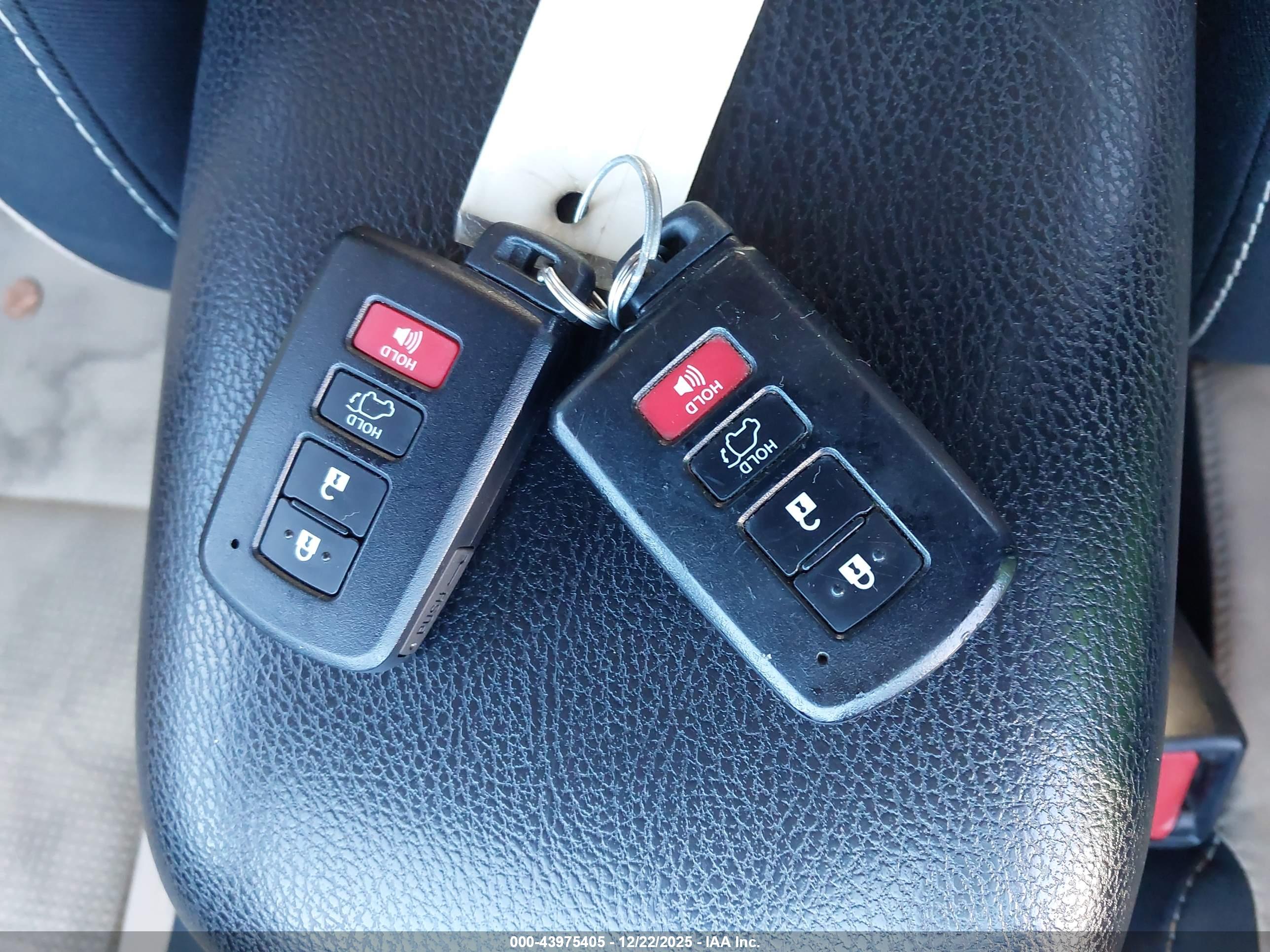 TOYOTA RAV4 image 11