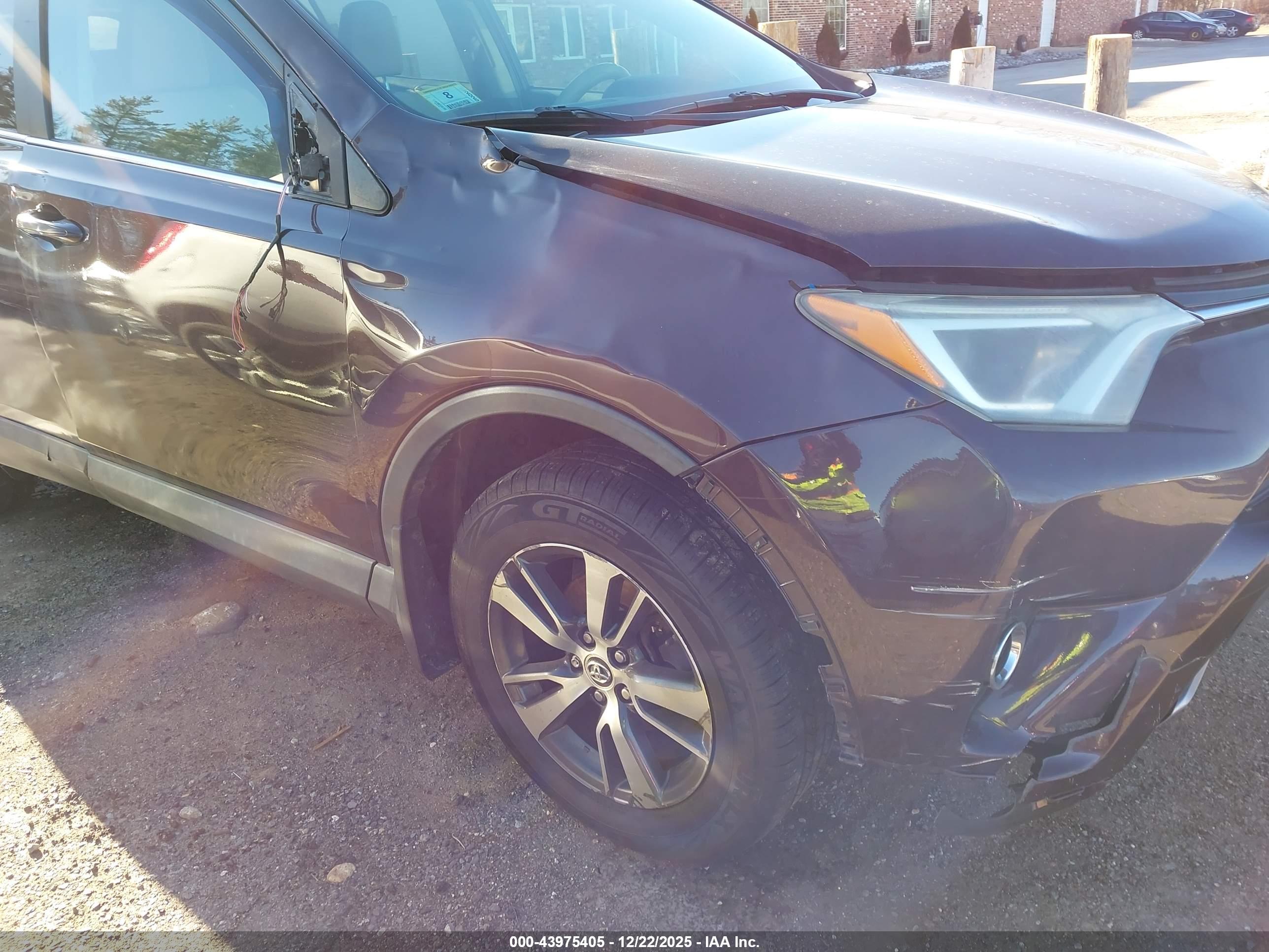 TOYOTA RAV4 image 6