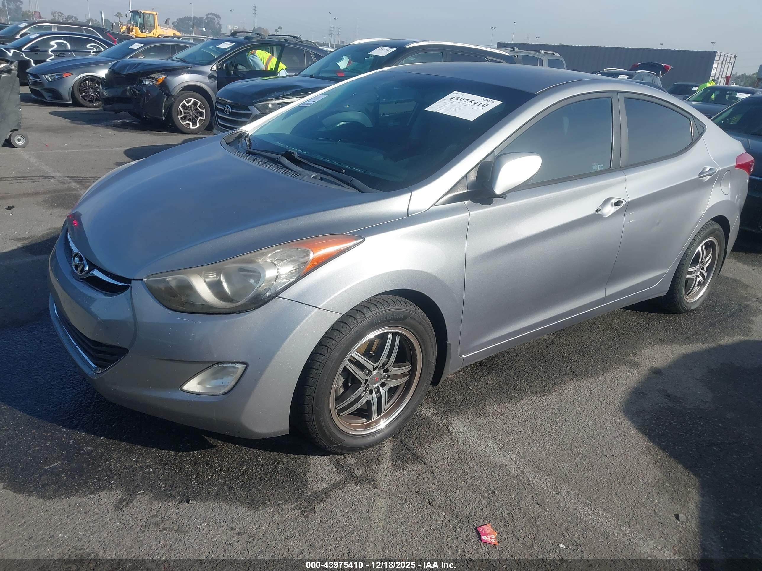 HYUNDAI ELANTRA image 2