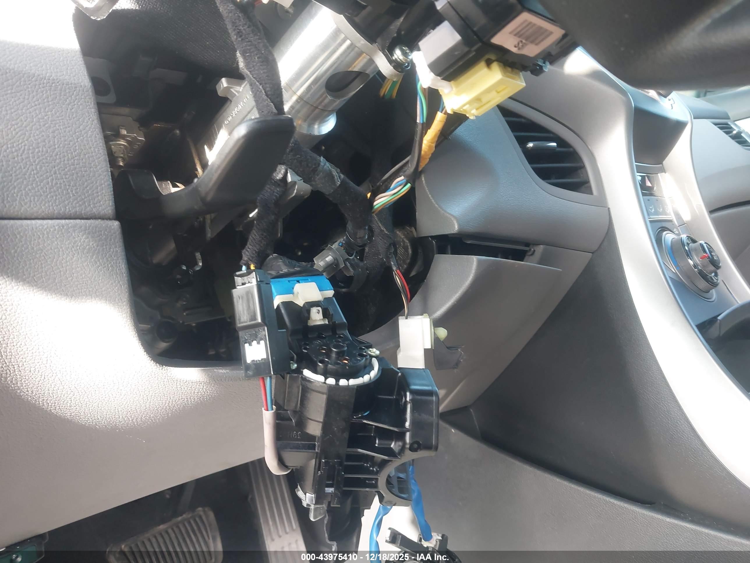 HYUNDAI ELANTRA image 6