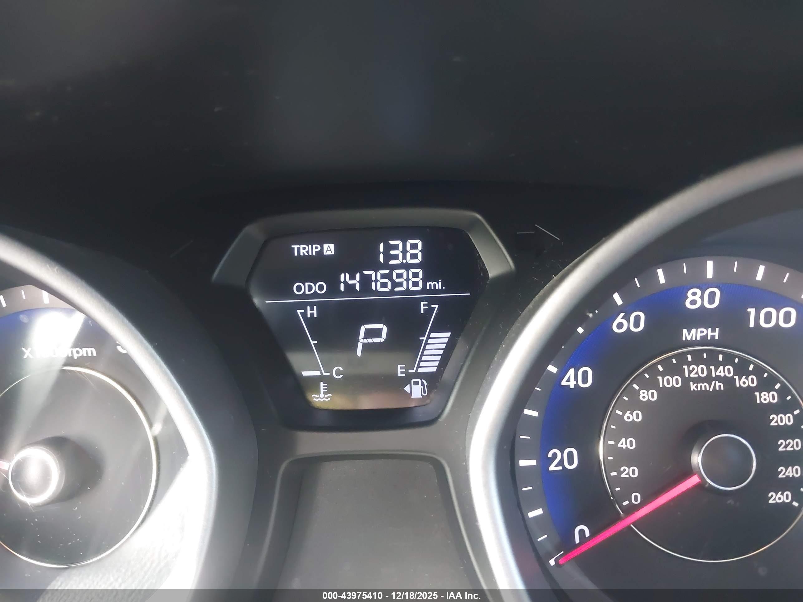 HYUNDAI ELANTRA image 7