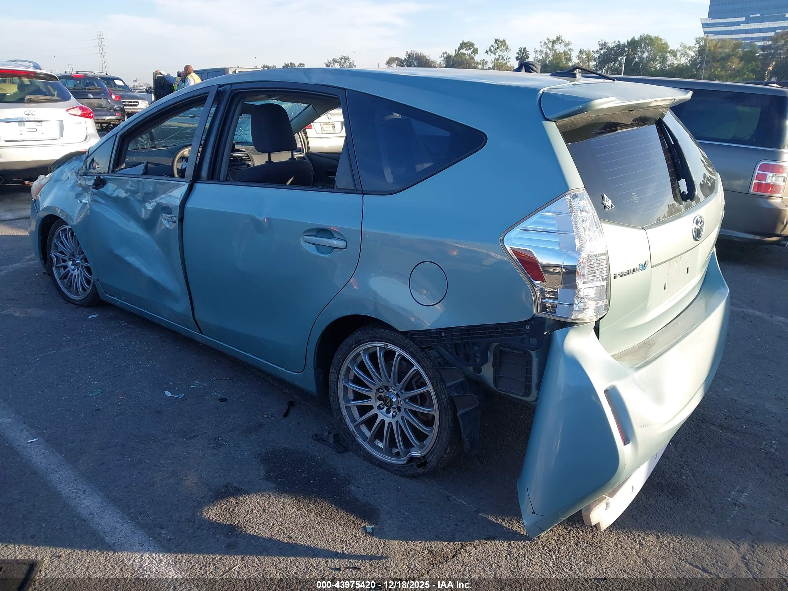 TOYOTA PRIUS image 3