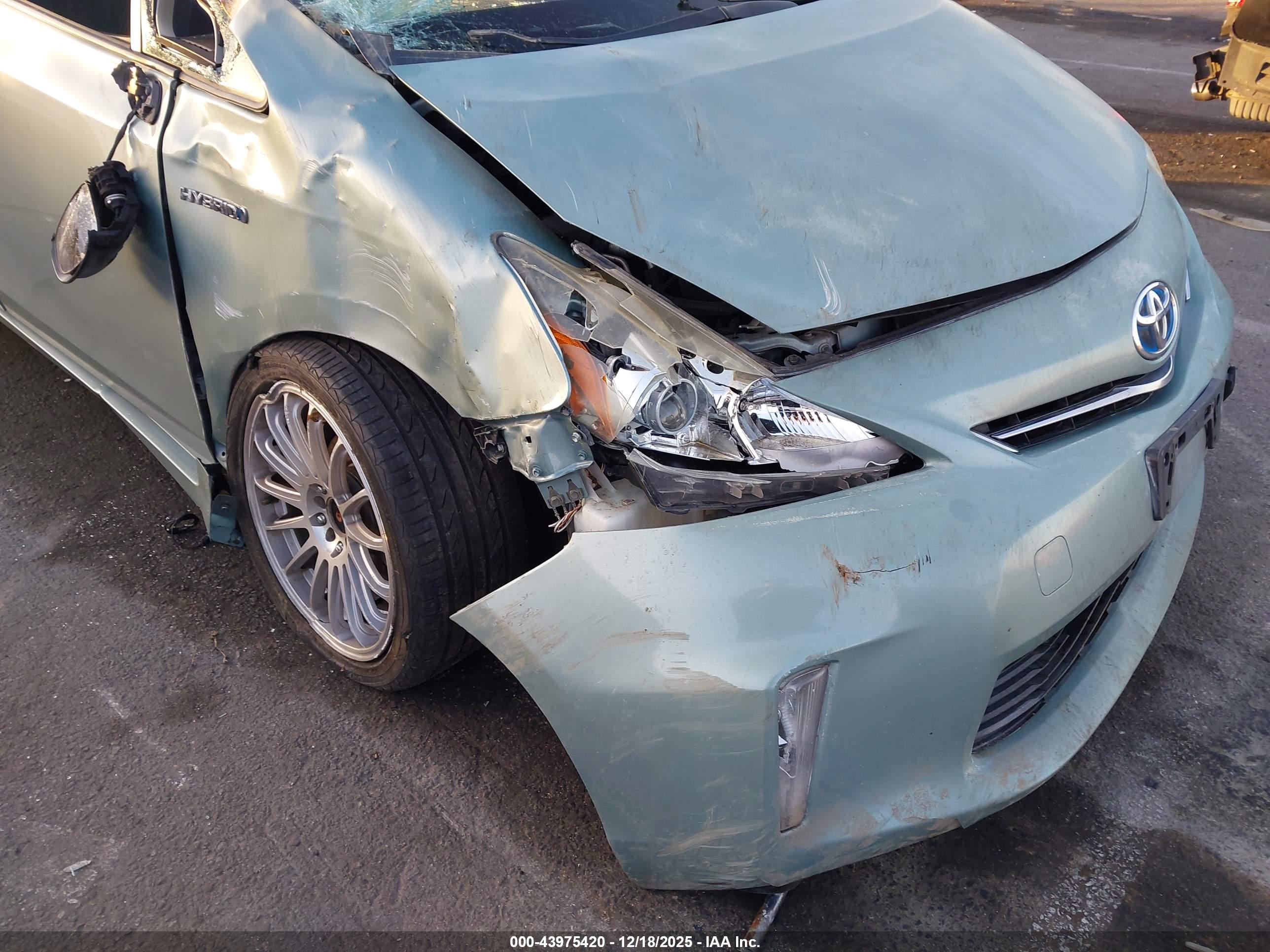TOYOTA PRIUS image 6