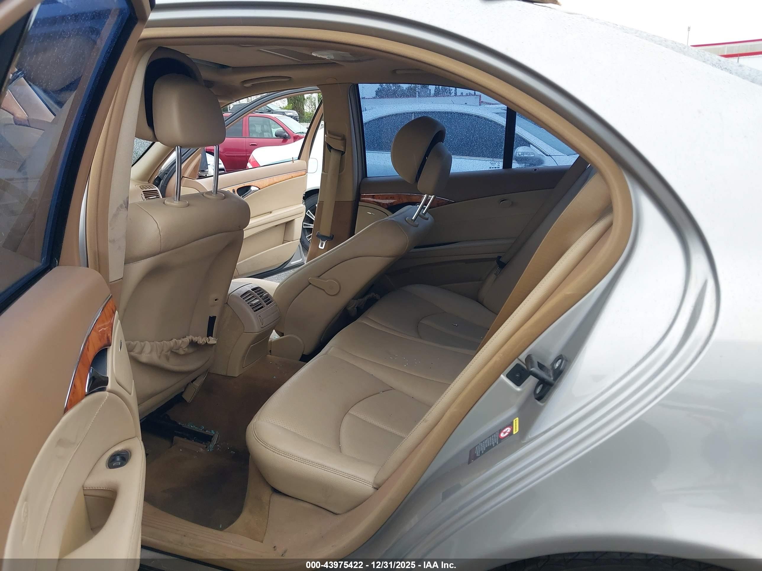 MERCEDES-BENZ E image 8