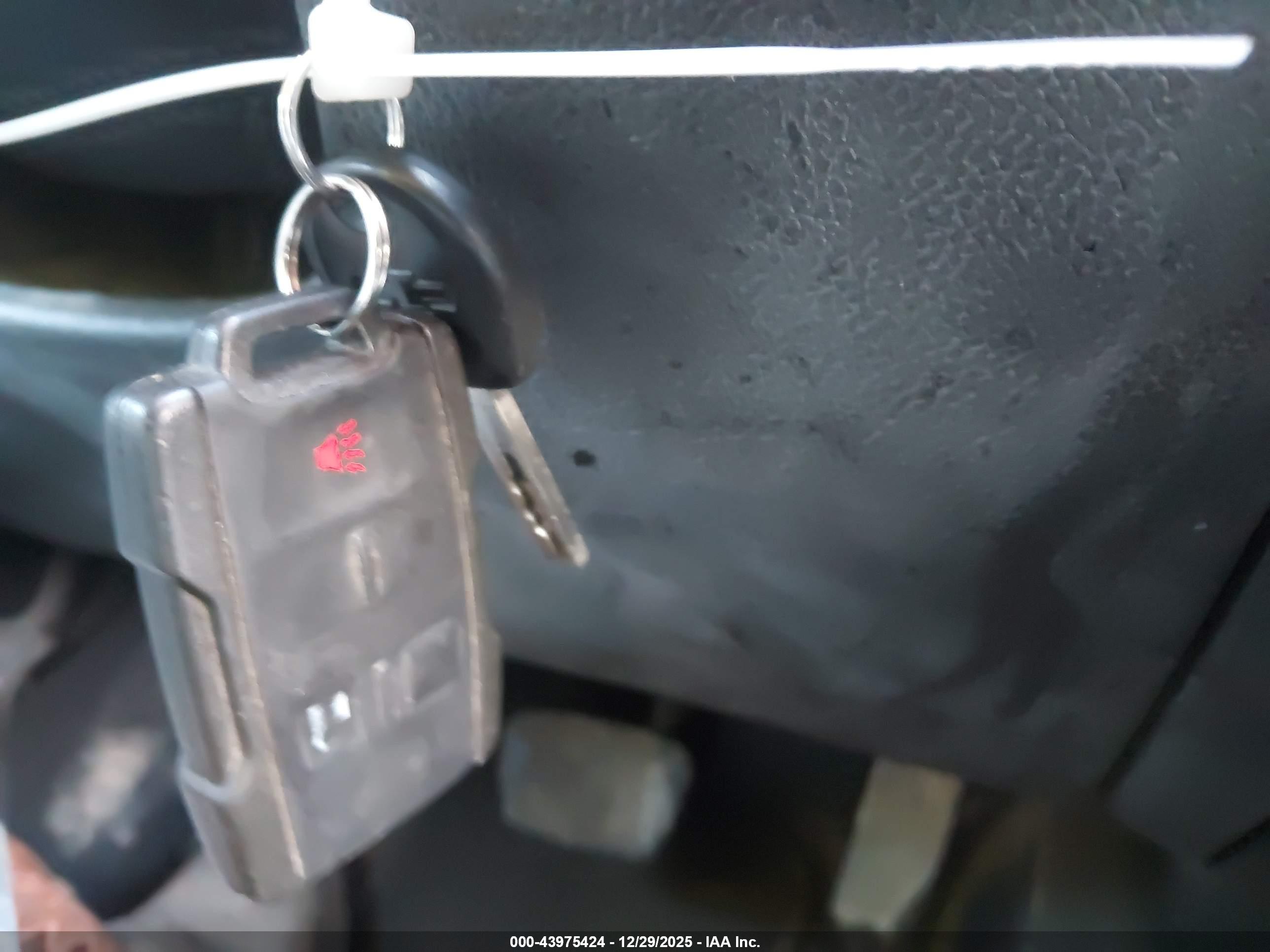 CHEVROLET COLORADO image 11