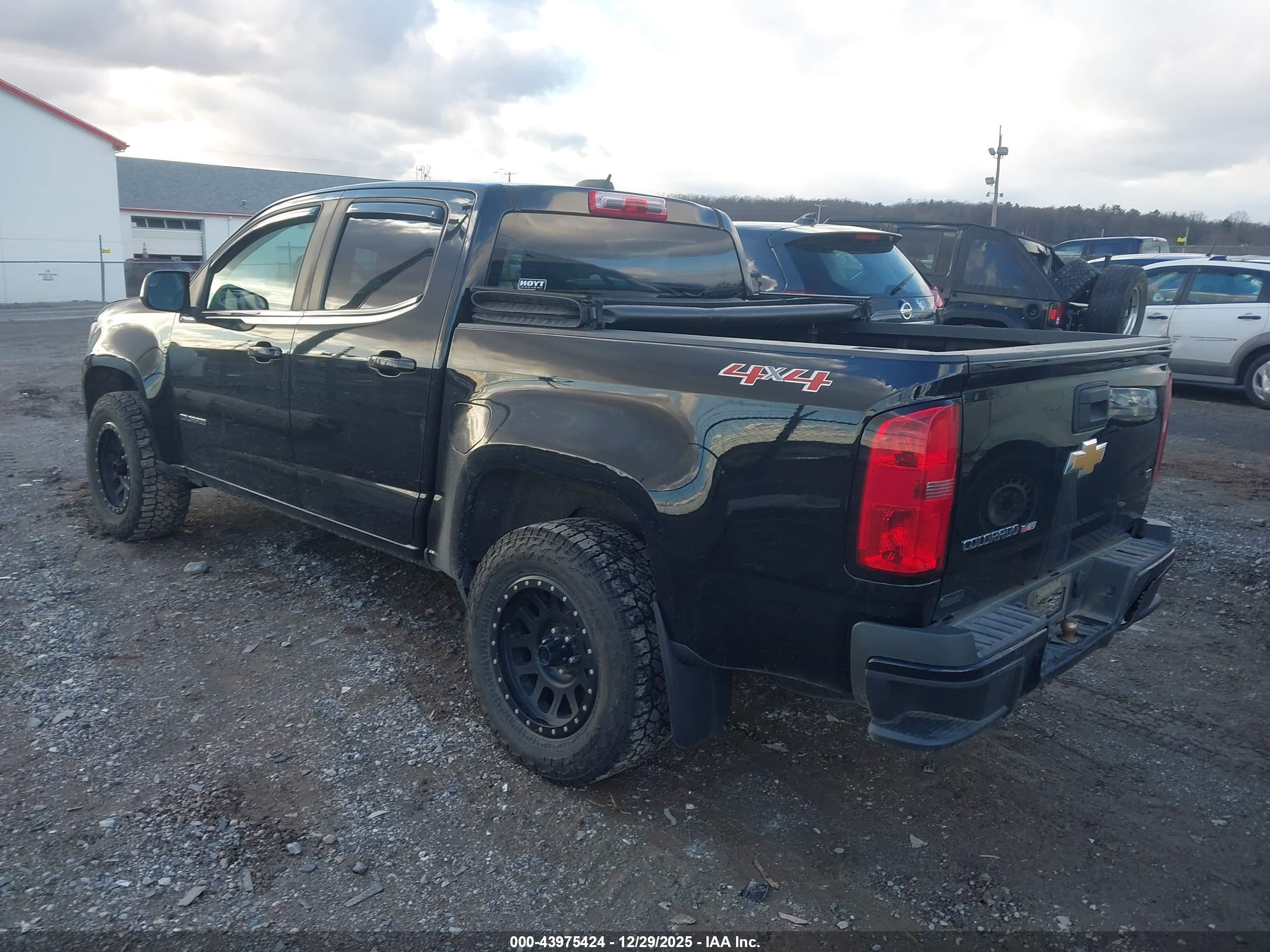 CHEVROLET COLORADO image 3